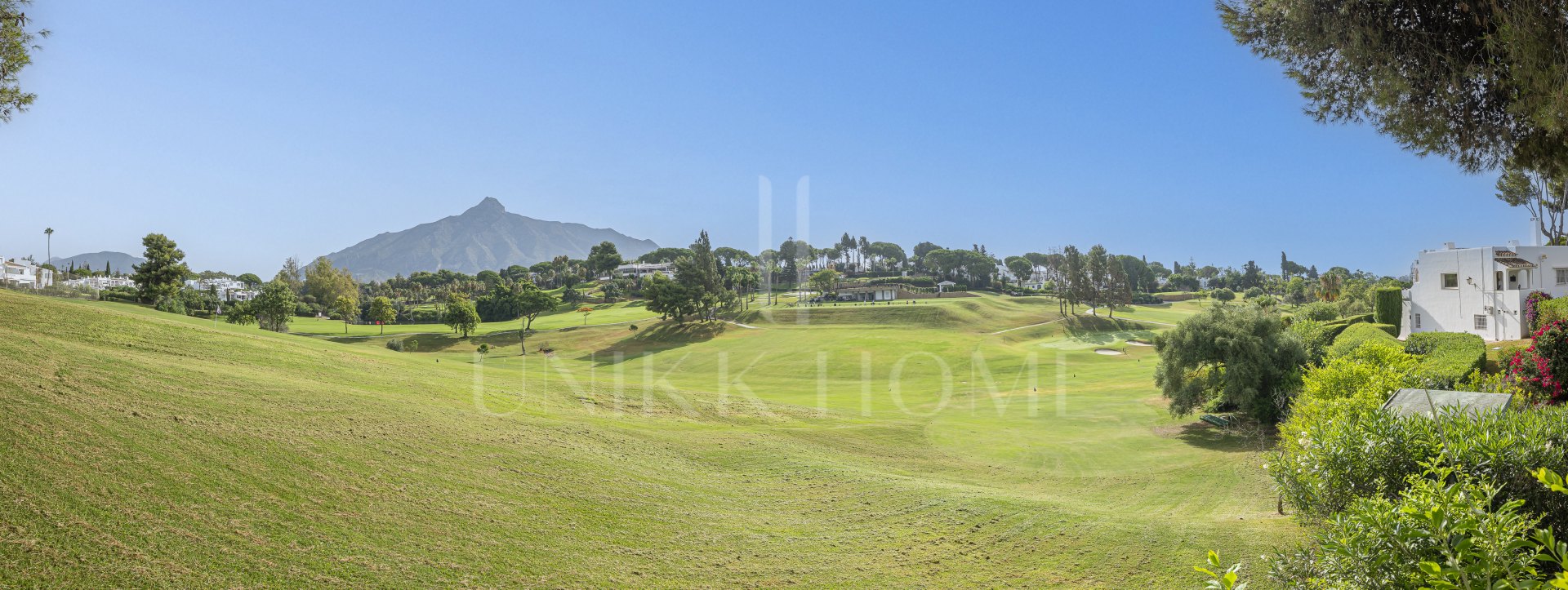 Casa adosada reformada, primera línea Aloha Golf, vistas al mar, Azahara II