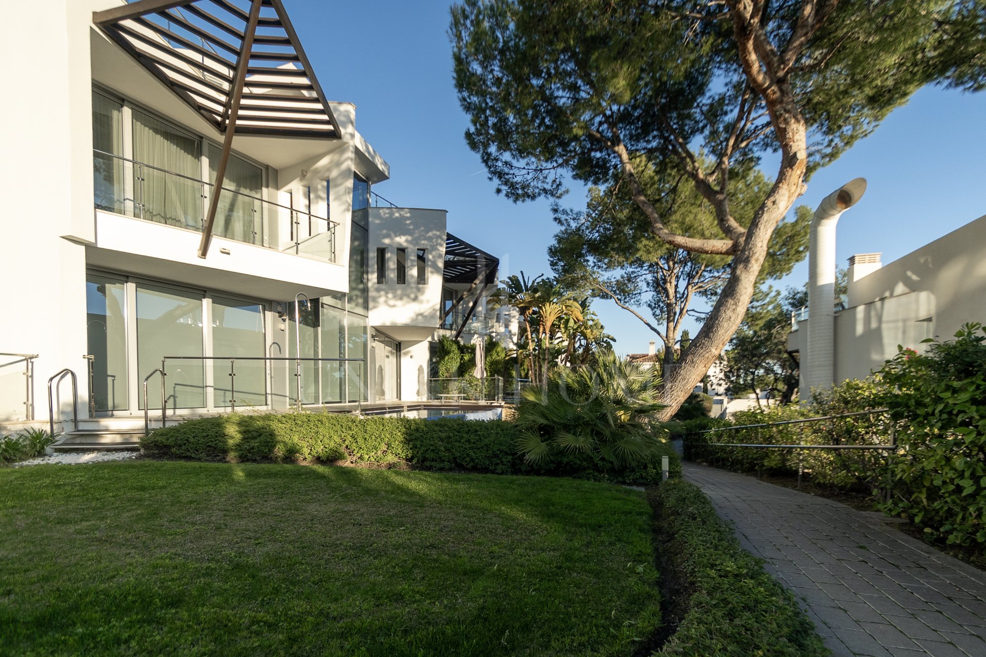 Luxury Semi-Detached House in Meisho Hills, Marbella Golden Mile