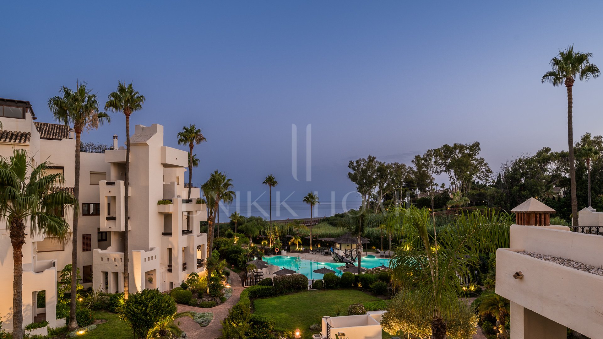 Exclusivo apartamento de lujo en primera línea de playa en Bahía del Velerín, Estepona