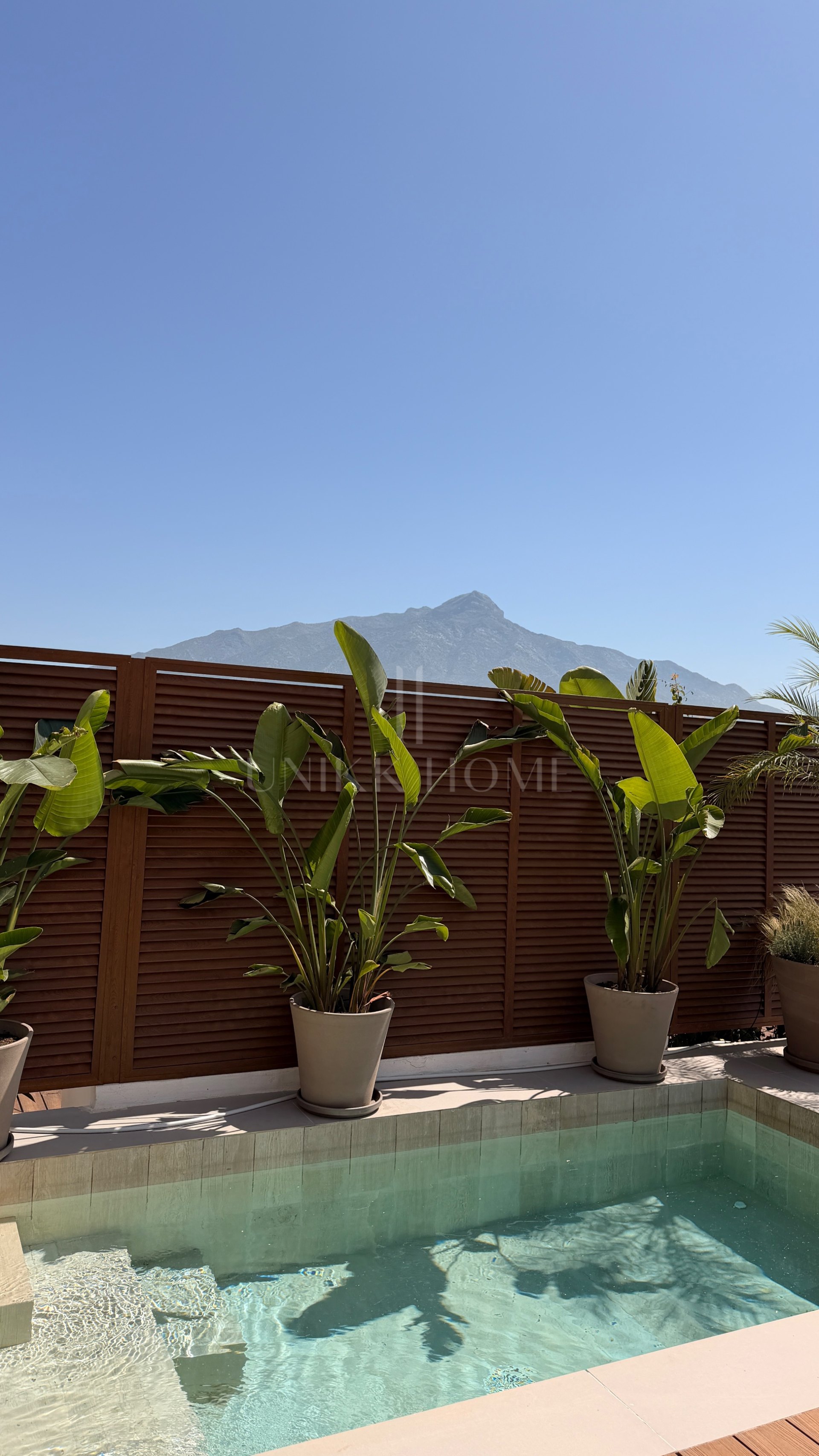 Renovated 3 Bedroom Apartment with private pool, sea & mountain views in Nueva Andalucía