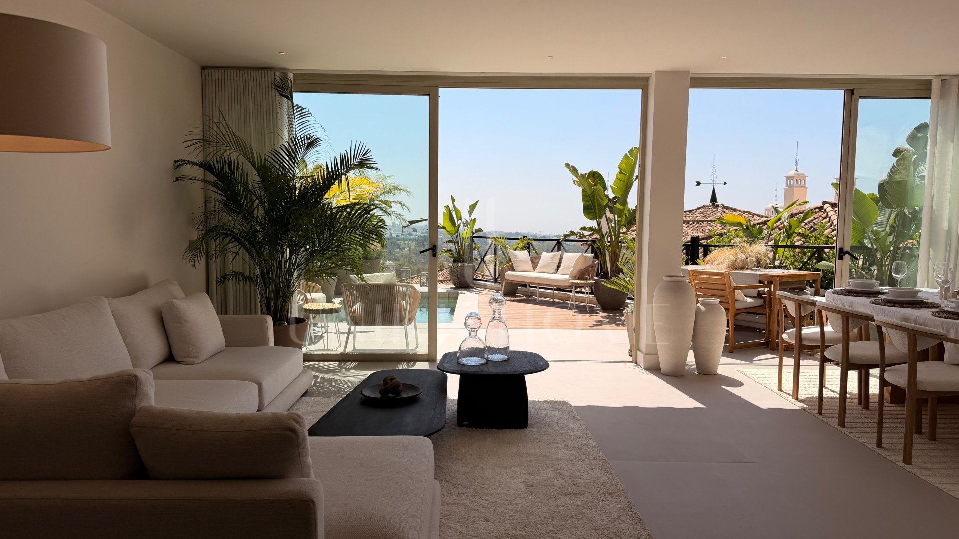 Renovated 3 Bedroom Apartment with private pool, sea & mountain views in Nueva Andalucía