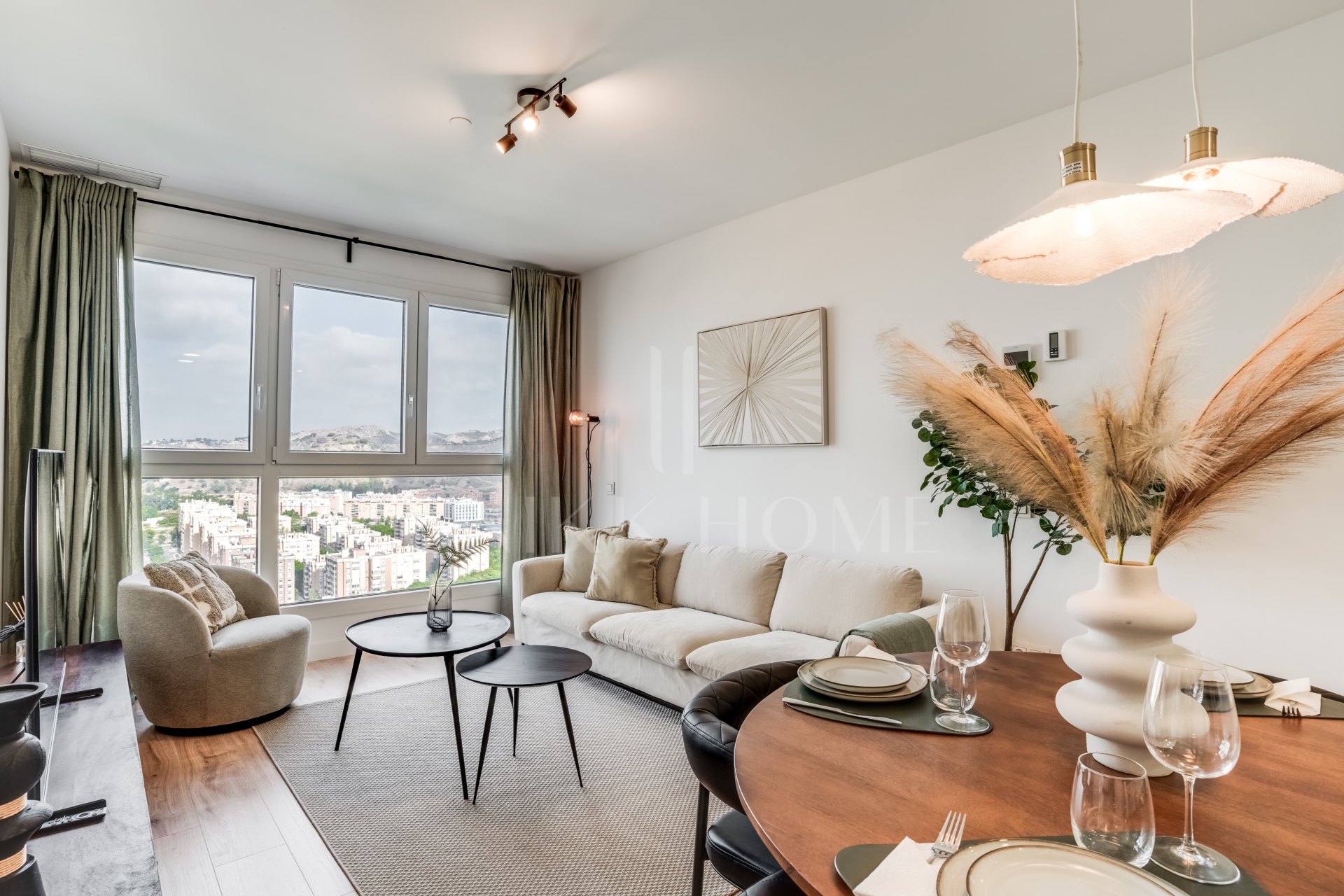 Moderno Apartamento en Malaga Urban Sky Tower – Planta 25 con Vistas Espectaculares