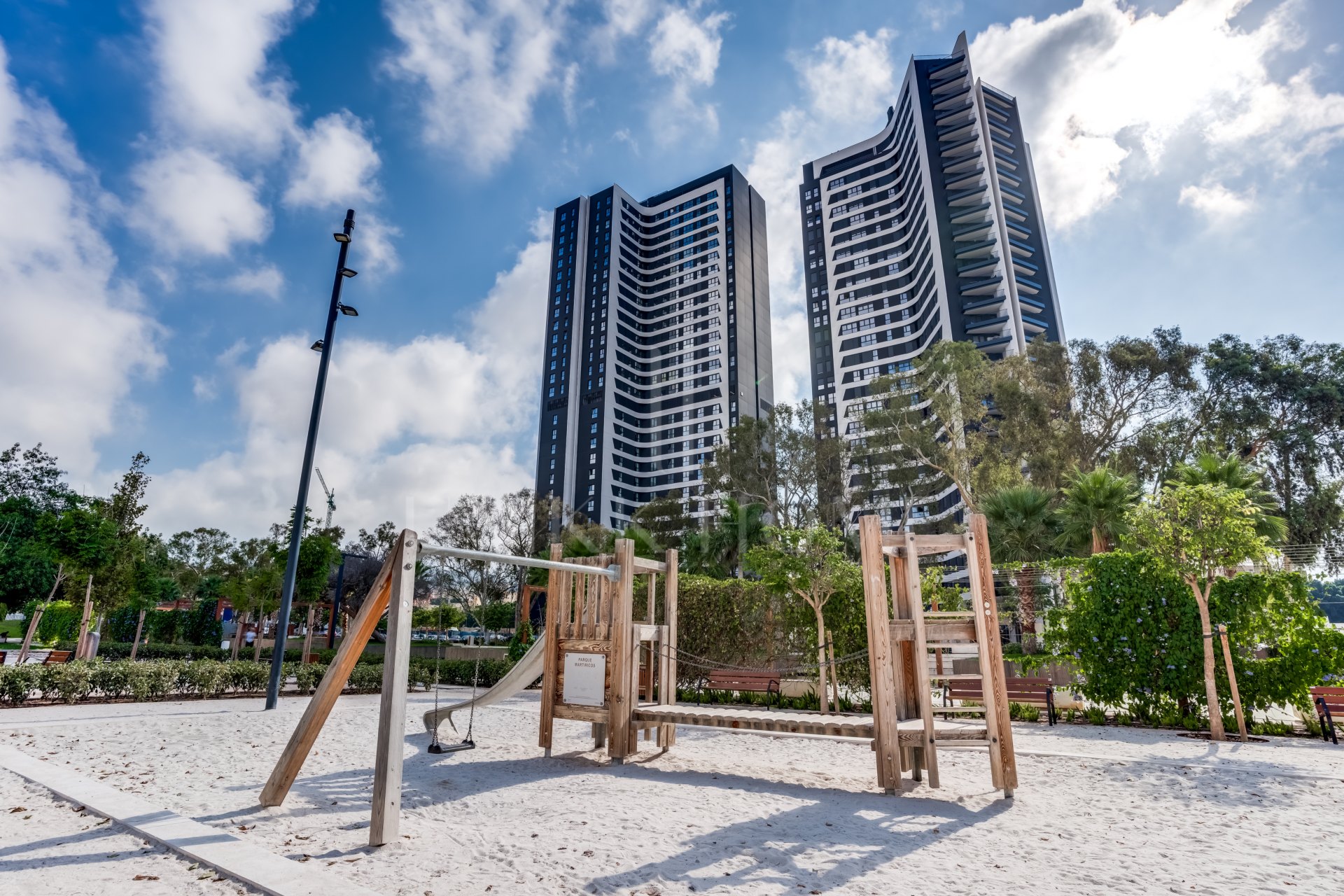 Moderno Apartamento en Malaga Urban Sky Tower – Planta 25 con Vistas Espectaculares