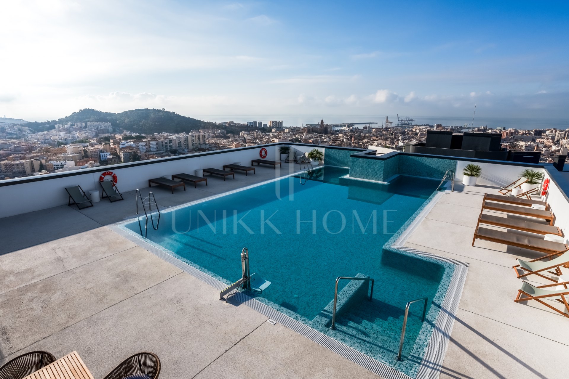 Moderno Apartamento en Malaga Urban Sky Tower – Planta 25 con Vistas Espectaculares