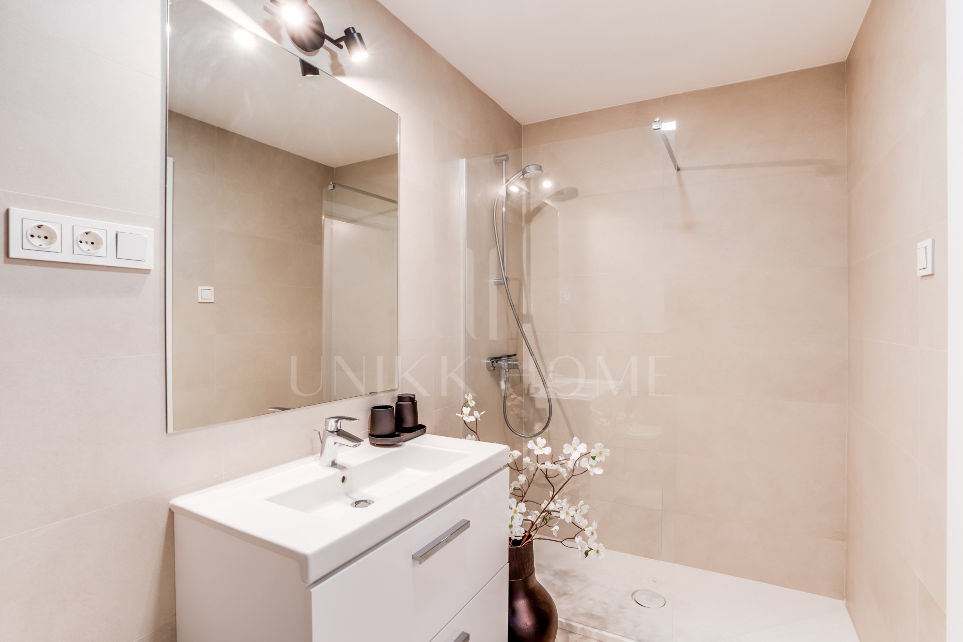 Moderno Apartamento en Malaga Urban Sky Tower – Planta 25 con Vistas Espectaculares