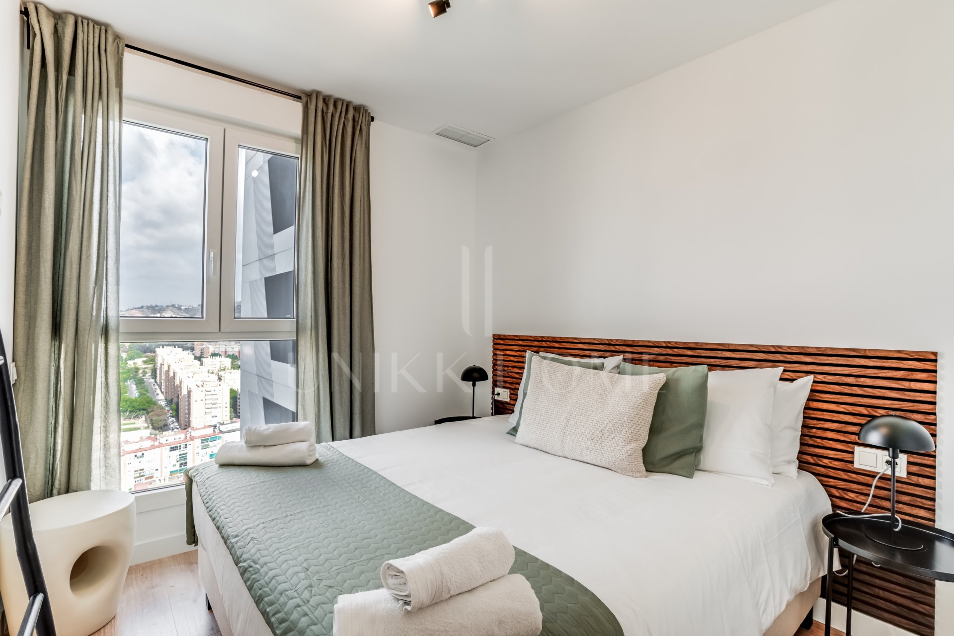 Moderno Apartamento en Malaga Urban Sky Tower – Planta 25 con Vistas Espectaculares