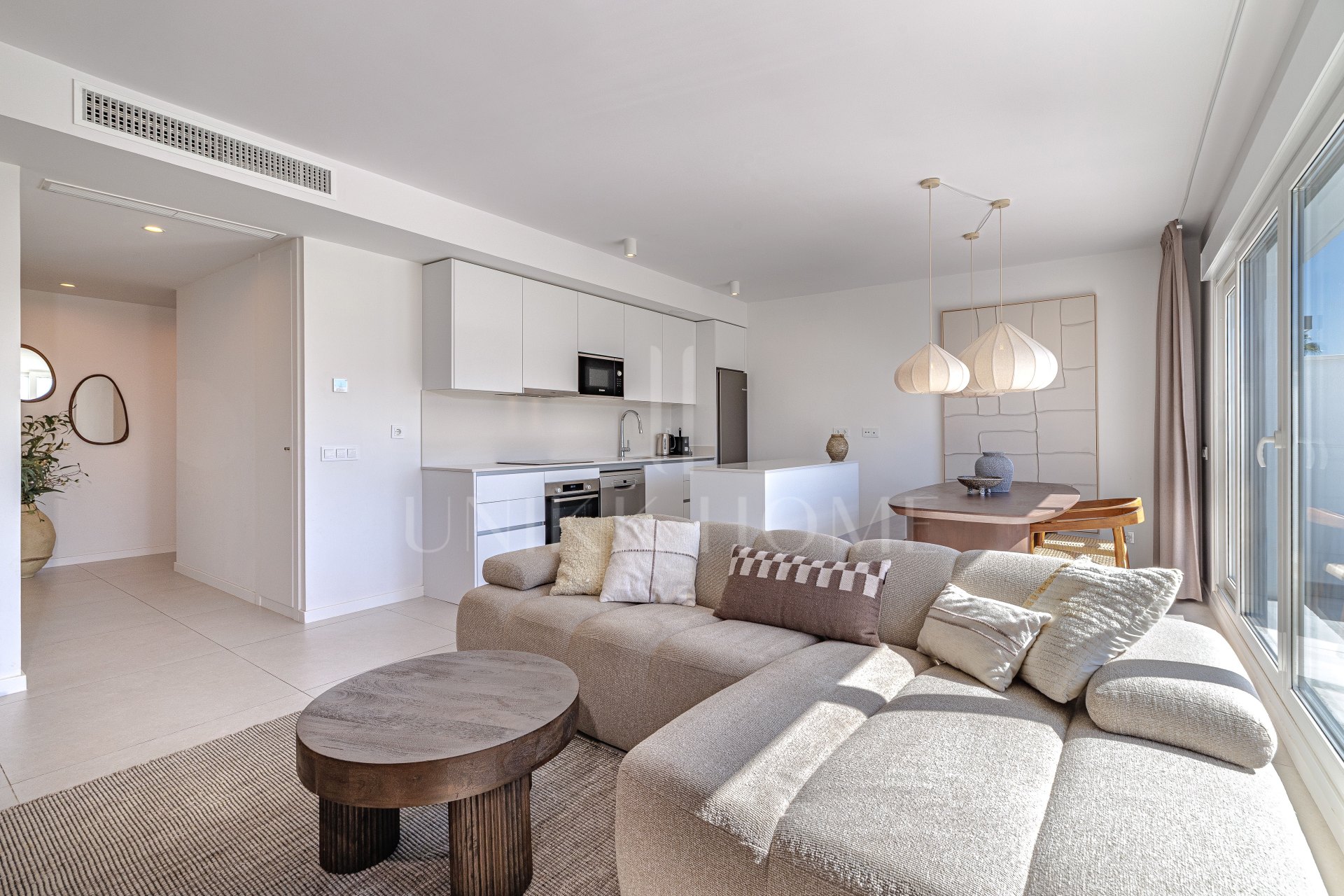 Contemporary Apartment in Acqua Gardens, Cancelada