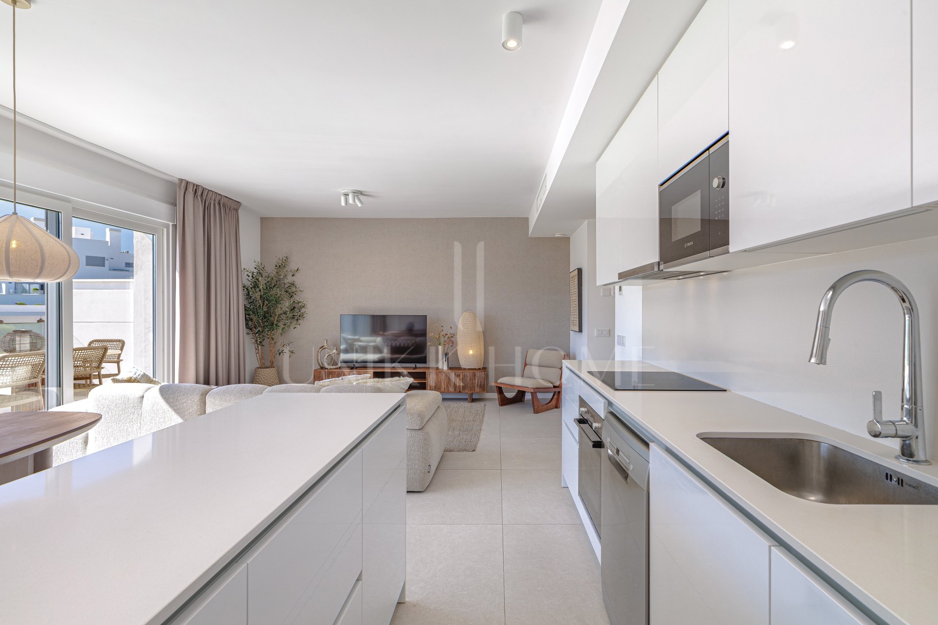 Contemporary Apartment in Acqua Gardens, Cancelada