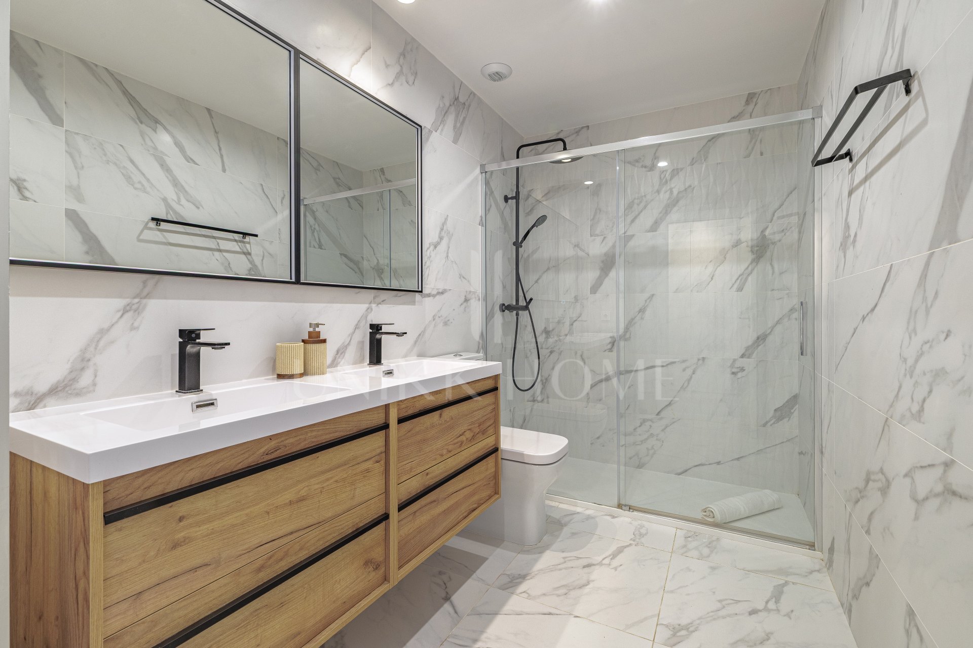 Contemporary Apartment in Acqua Gardens, Cancelada