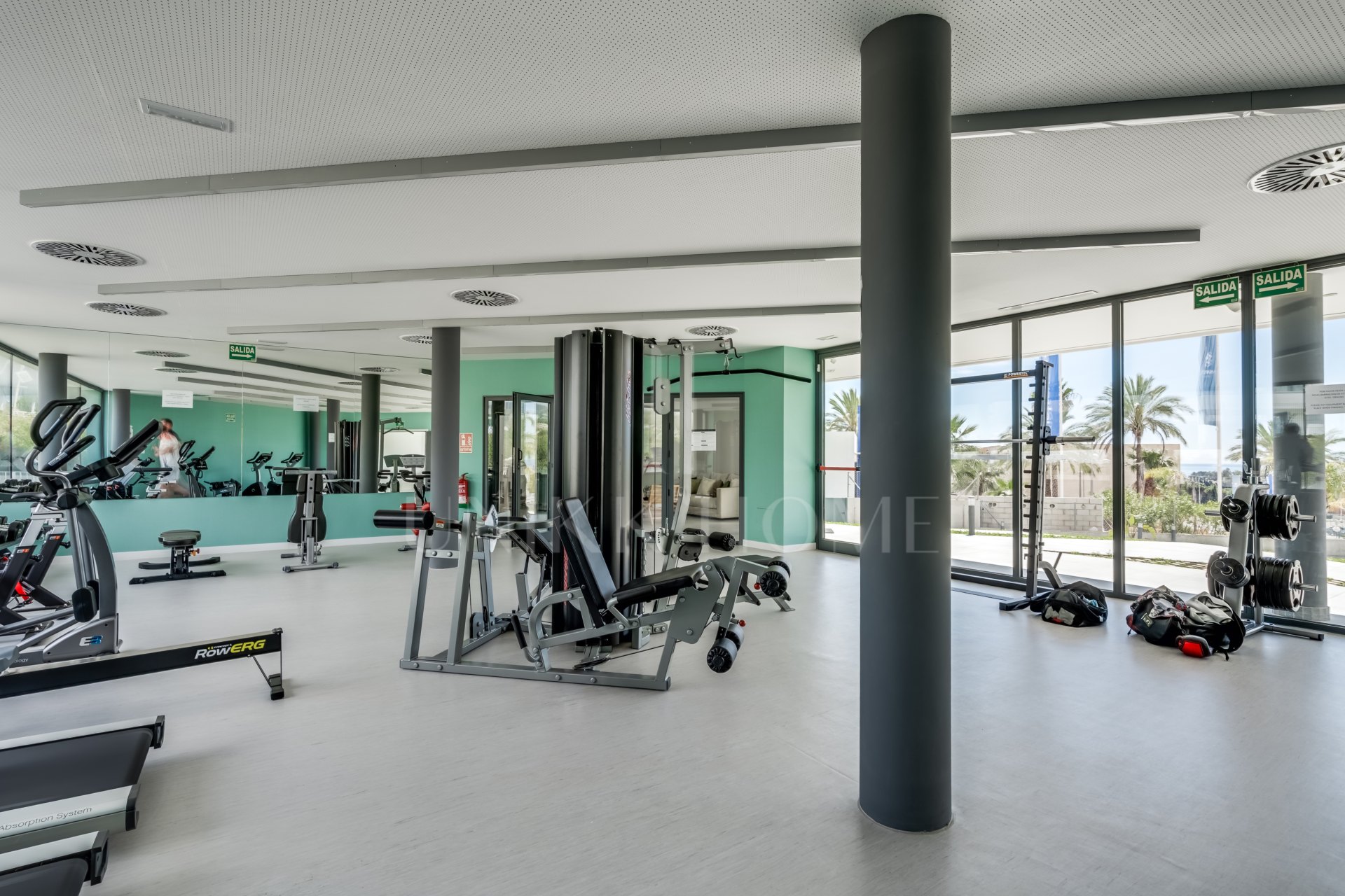 Contemporary 2-Bedroom Apartment in Oceana Gardens, Cancelada