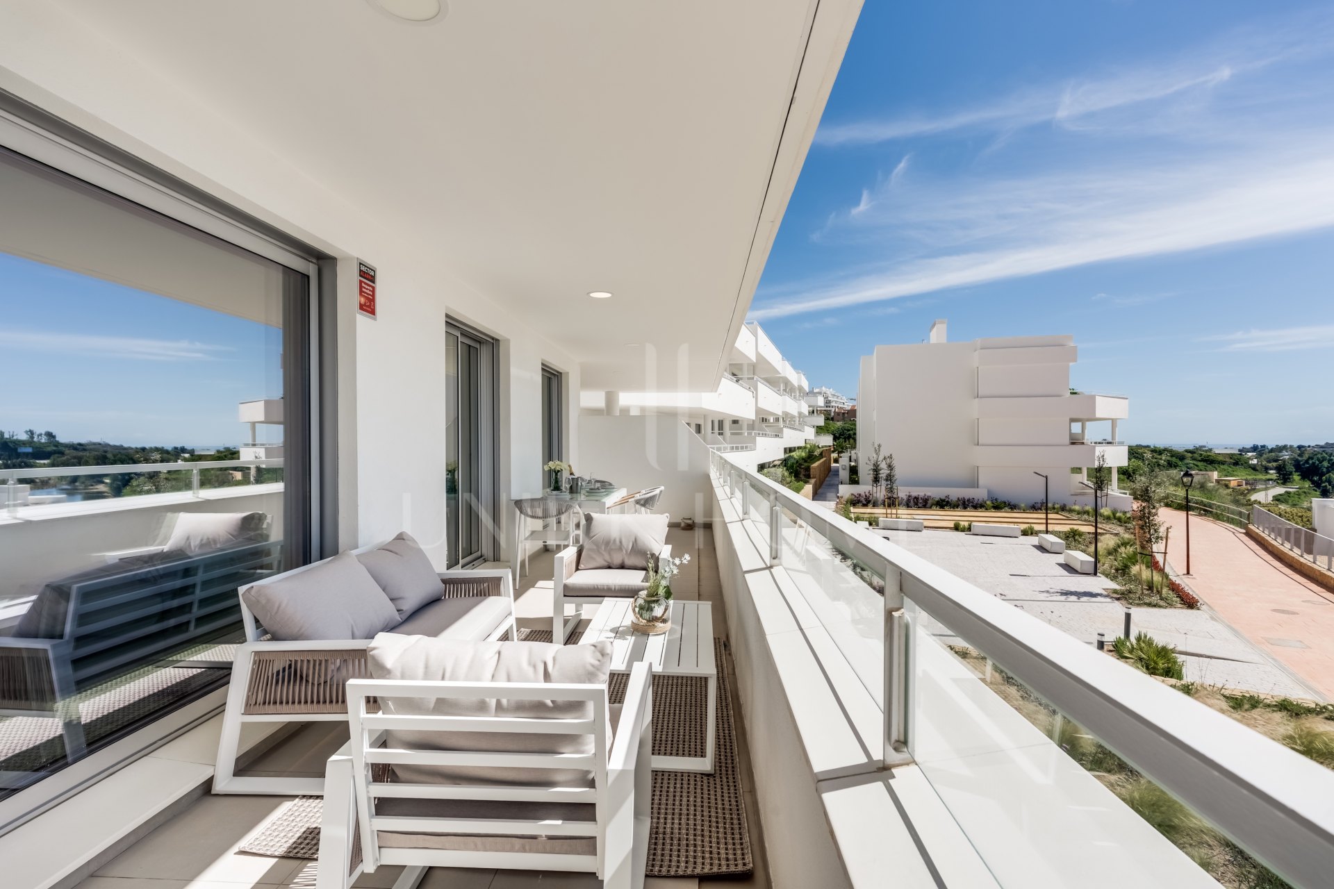 Contemporary 2-Bedroom Apartment in Oceana Gardens, Cancelada