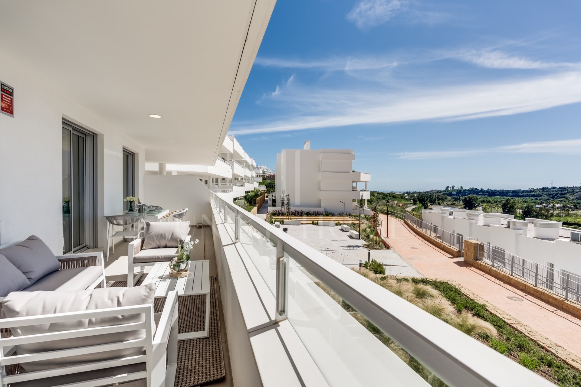 Contemporary 2-Bedroom Apartment in Oceana Gardens, Cancelada