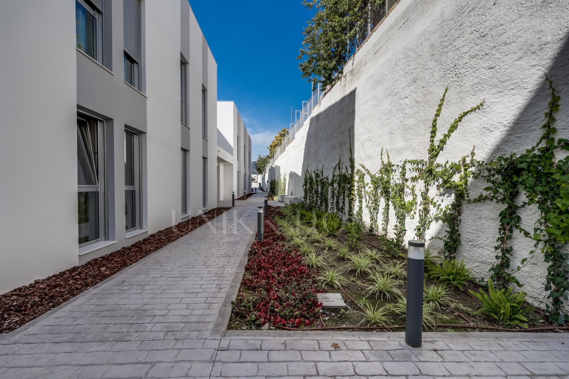 Contemporary 2-Bedroom Apartment in Oceana Gardens, Cancelada