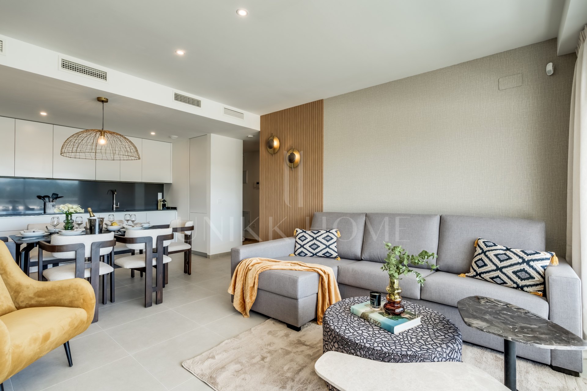 Contemporary 2-Bedroom Apartment in Oceana Gardens, Cancelada