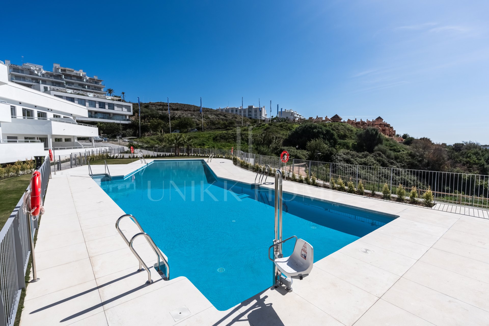 Contemporary 2-Bedroom Apartment in Oceana Gardens, Cancelada