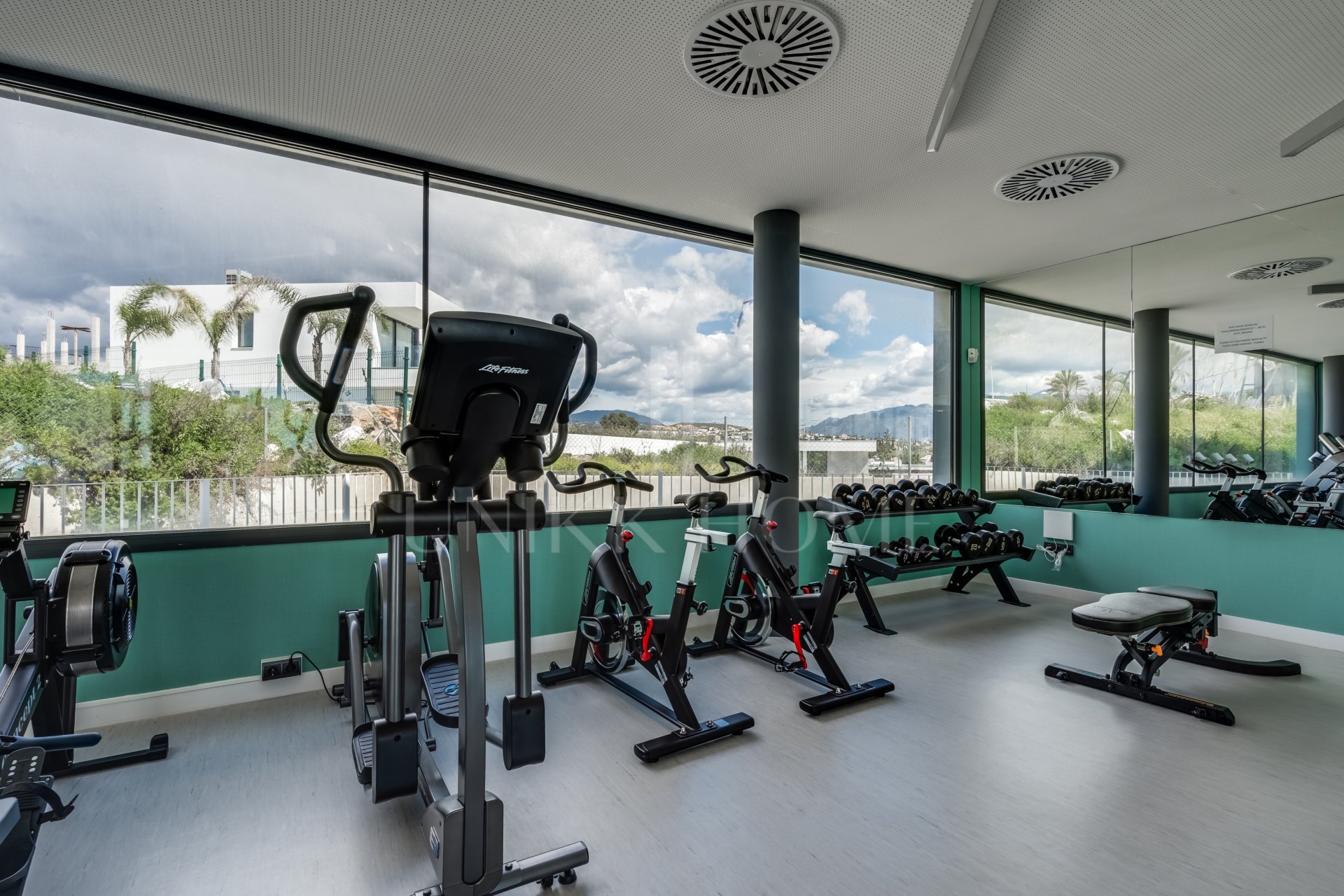 Contemporary 2-Bedroom Apartment in Oceana Gardens, Cancelada