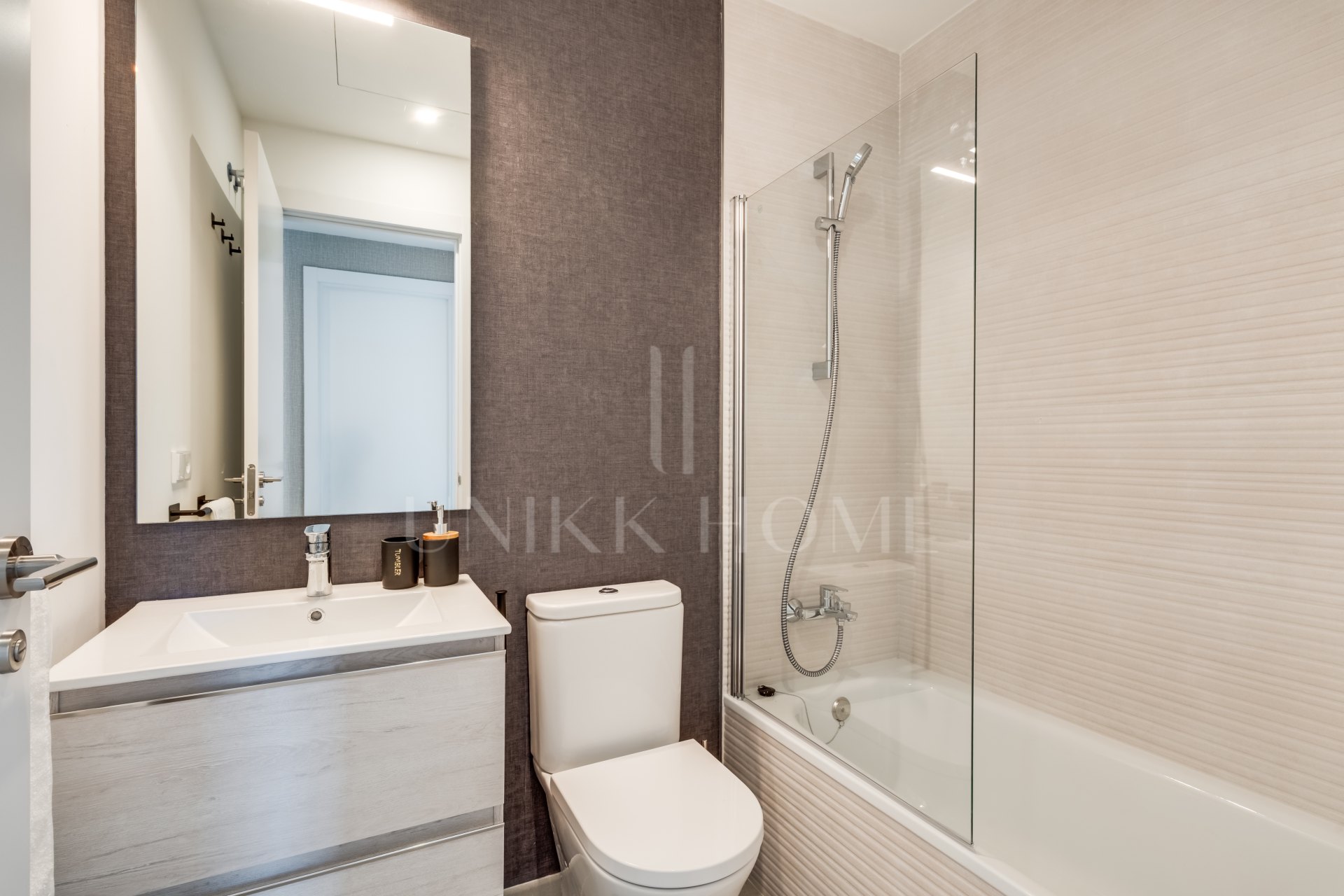 Contemporary 2-Bedroom Apartment in Oceana Gardens, Cancelada