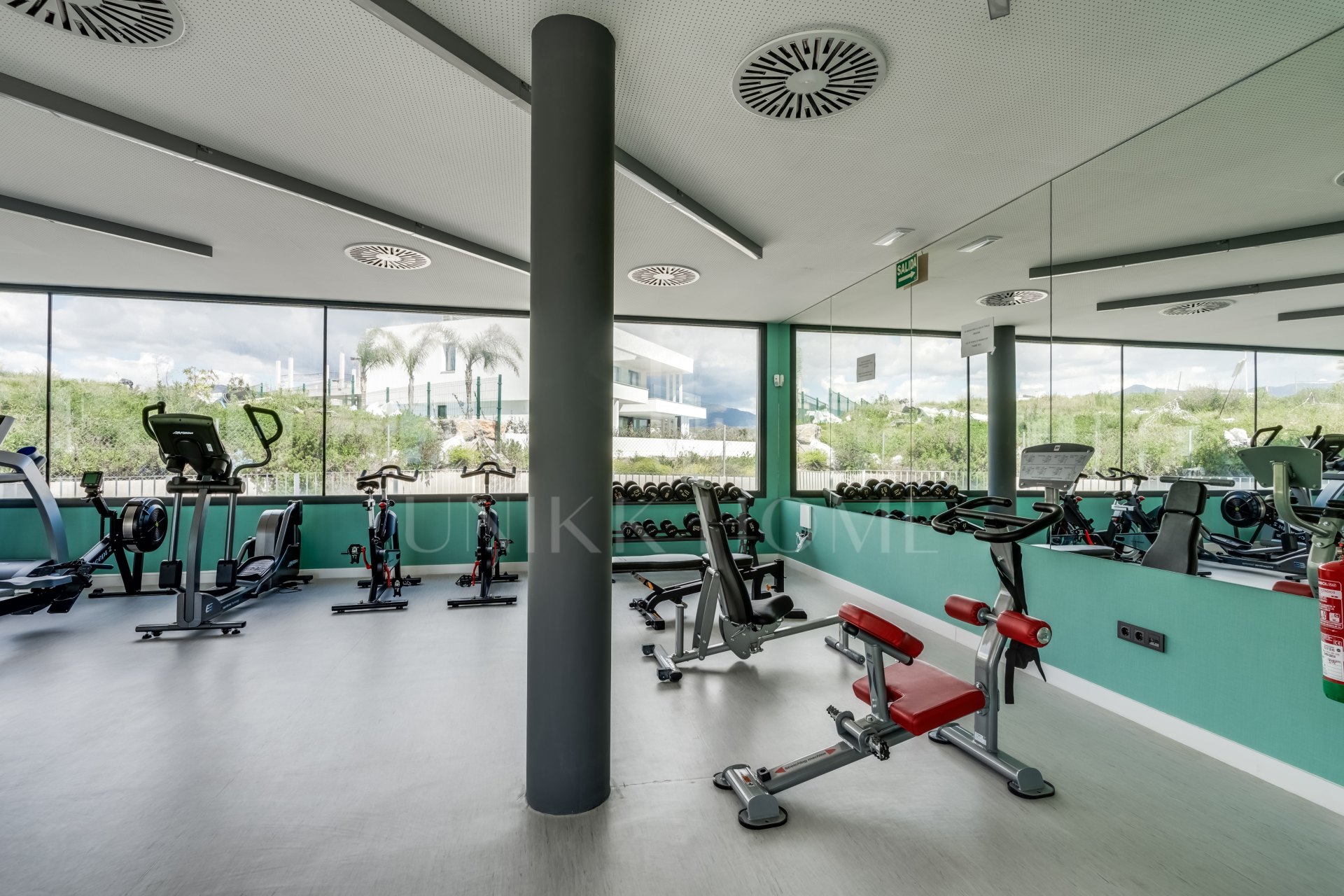 Contemporary 2-Bedroom Apartment in Oceana Gardens, Cancelada