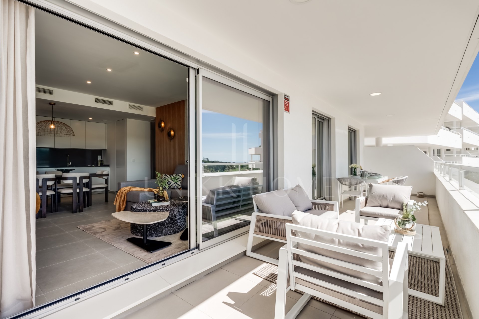 Contemporary 2-Bedroom Apartment in Oceana Gardens, Cancelada