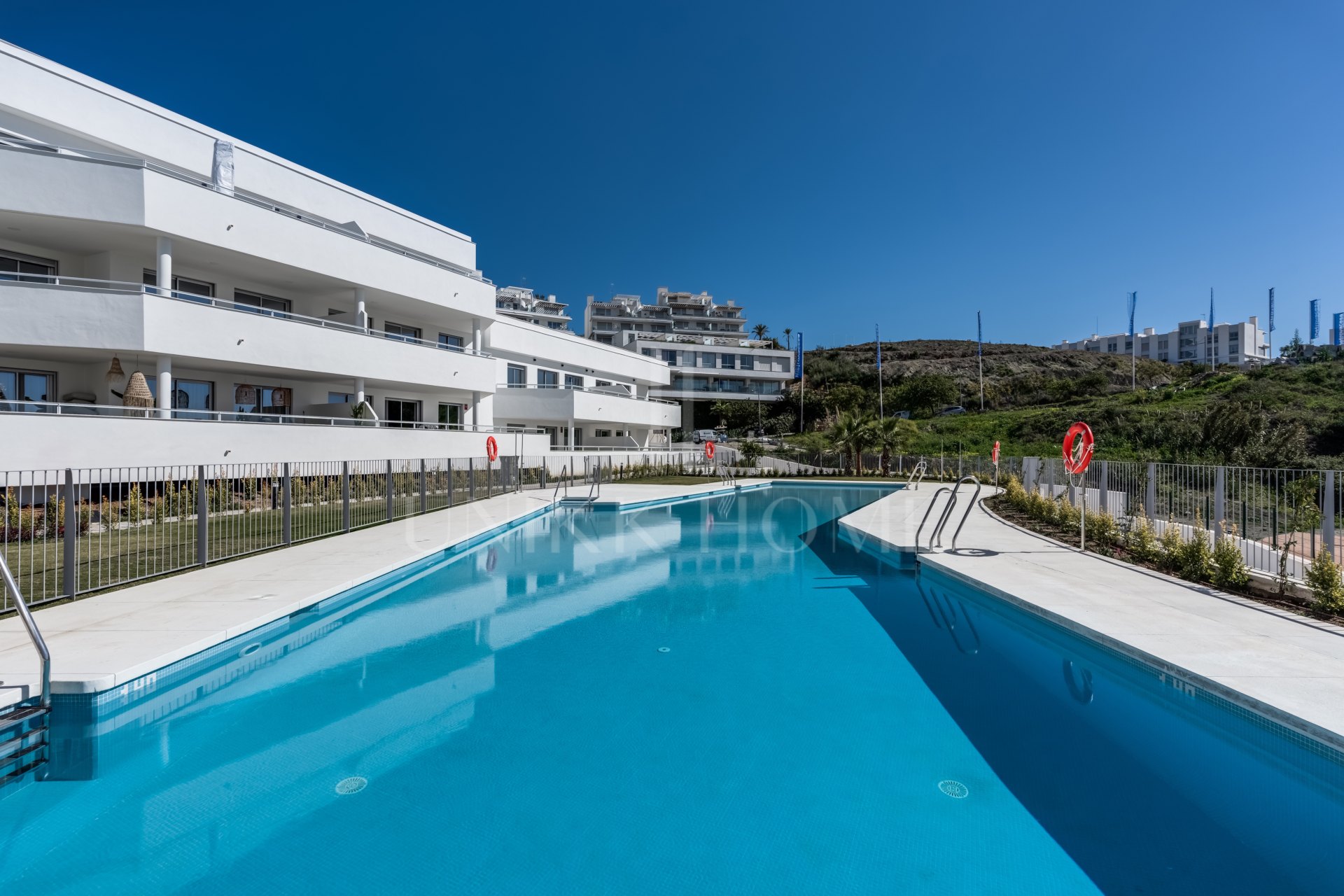 Contemporary 2-Bedroom Apartment in Oceana Gardens, Cancelada