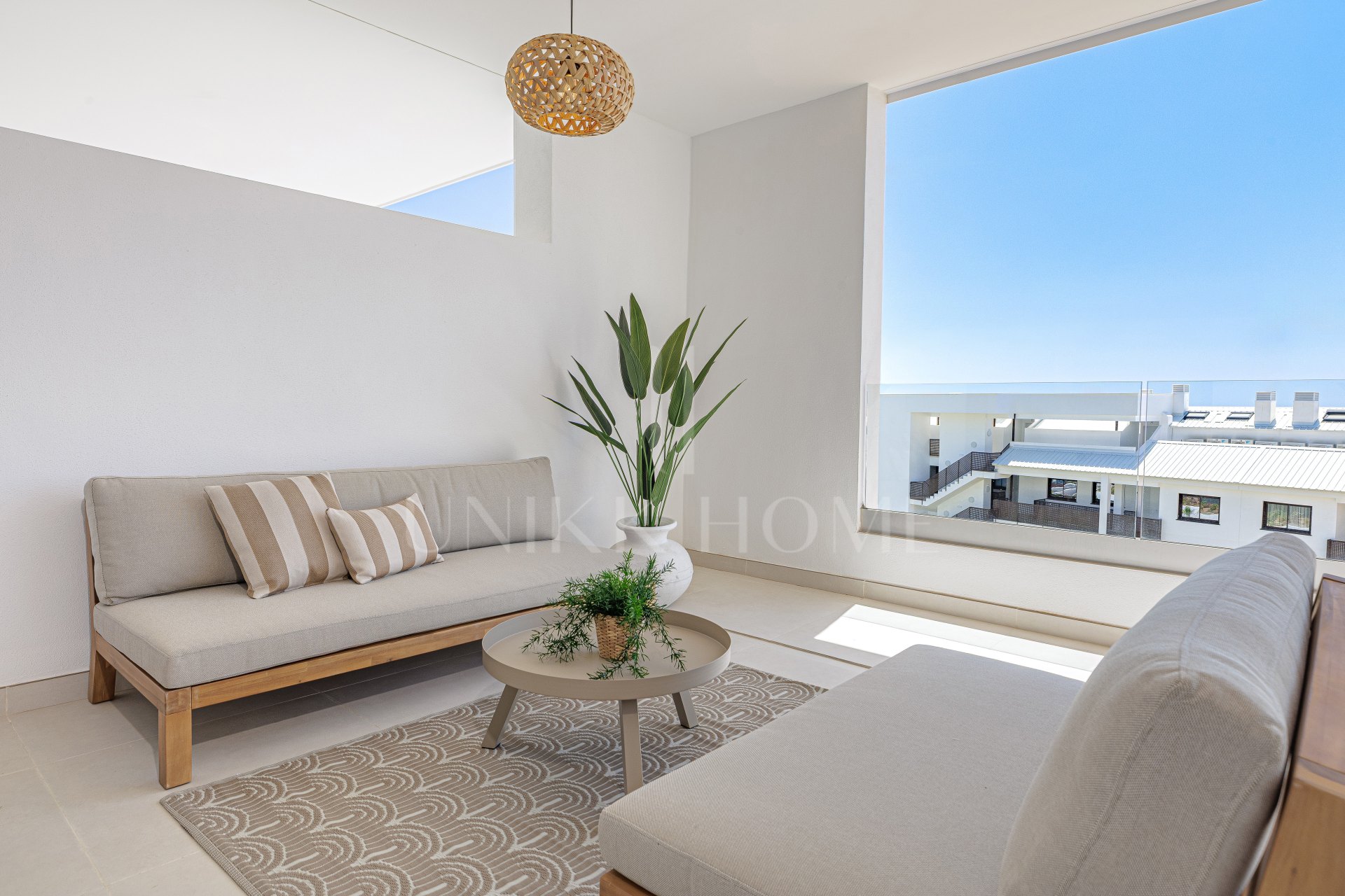 Contemporary Apartment with Exceptional Outdoor Space in Lomas del Higuerón