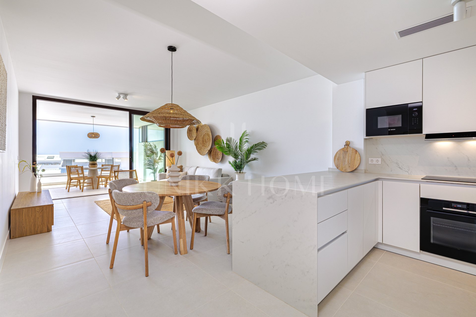 Contemporary Apartment with Exceptional Outdoor Space in Lomas del Higuerón