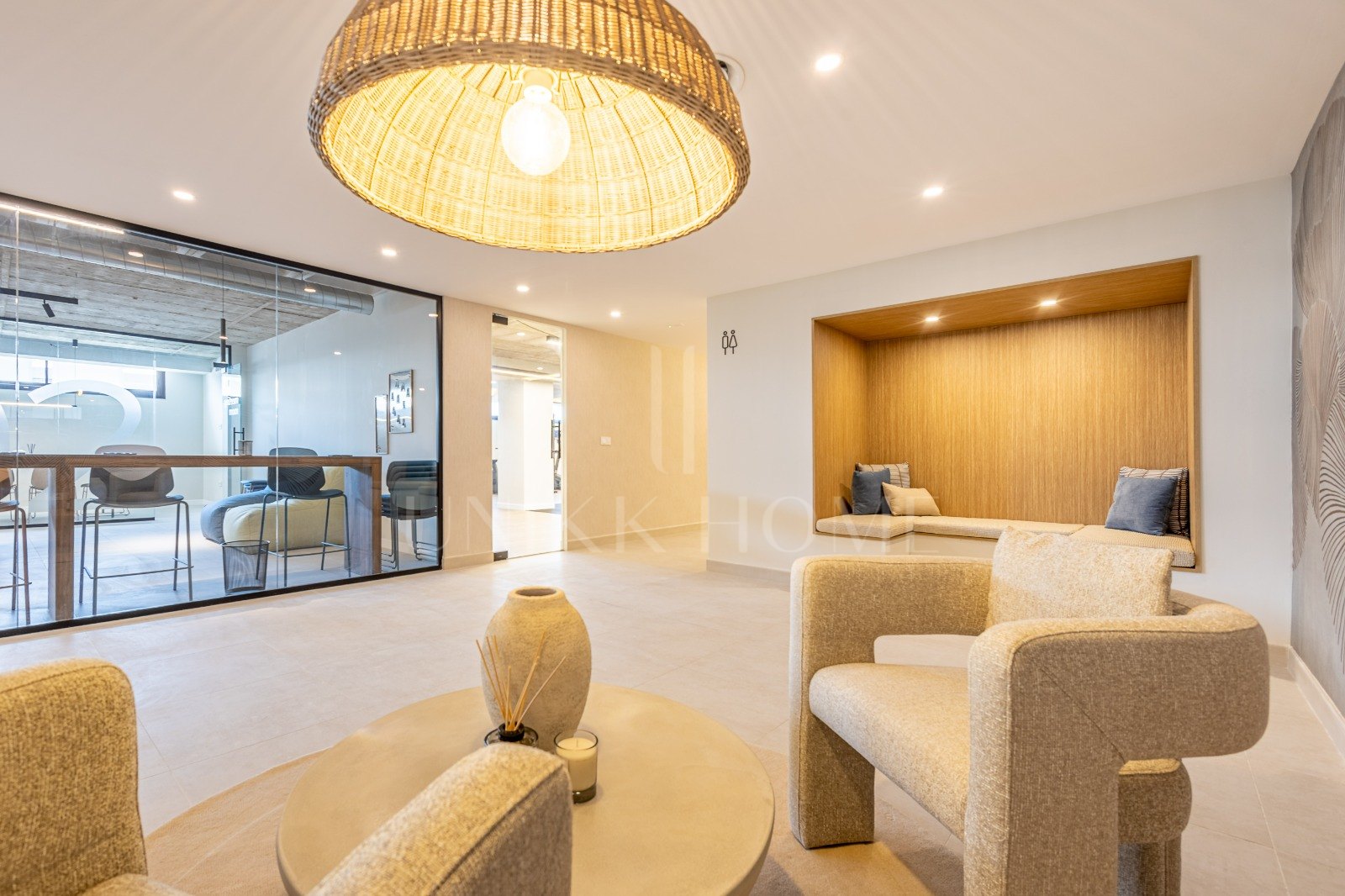 Contemporary Apartment with Exceptional Outdoor Space in Lomas del Higuerón