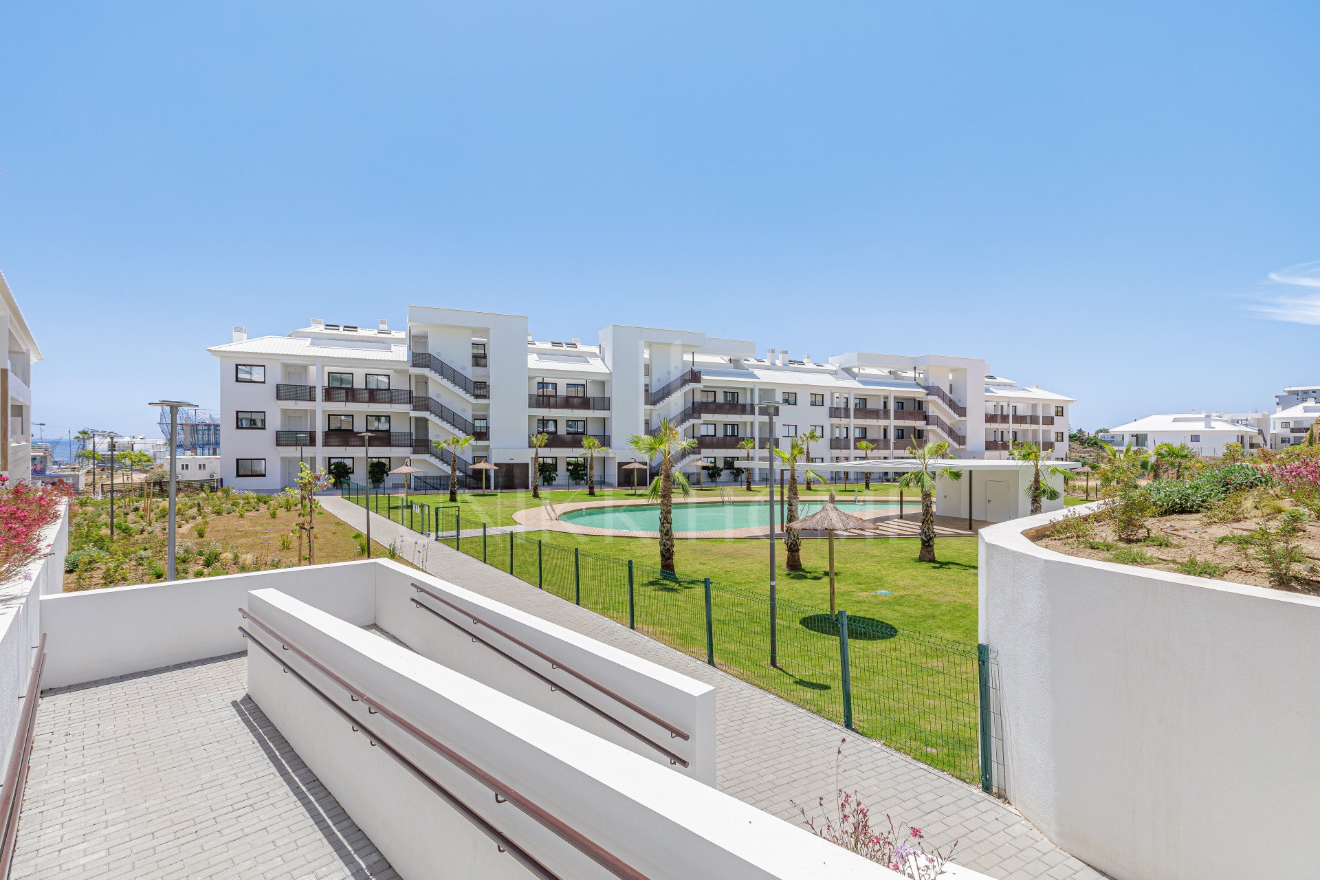 Contemporary Apartment with Exceptional Outdoor Space in Lomas del Higuerón