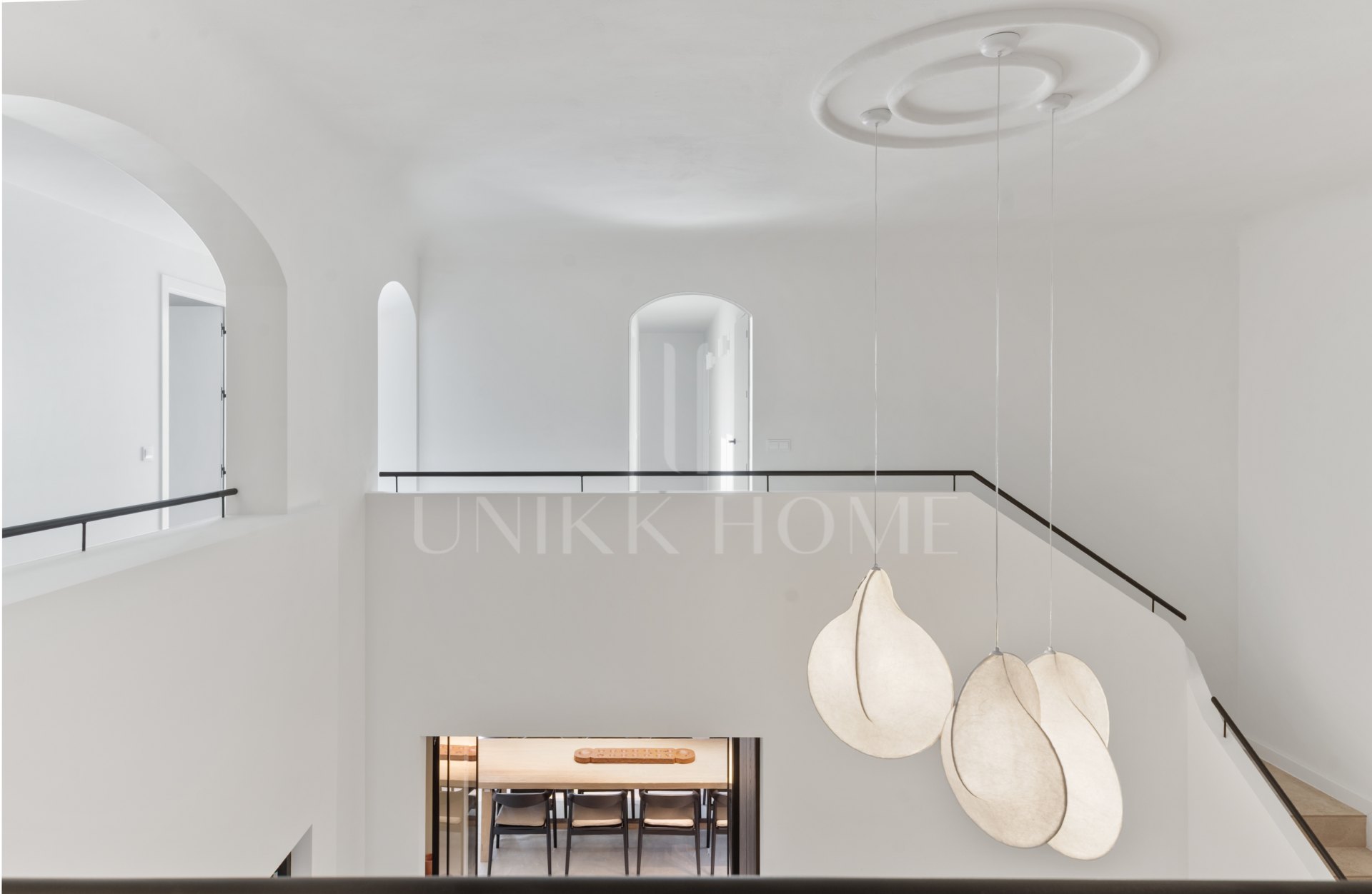 Elegancia Contemporánea a Pocos Pasos del Mar en Guadalmina Casasola, Marbella