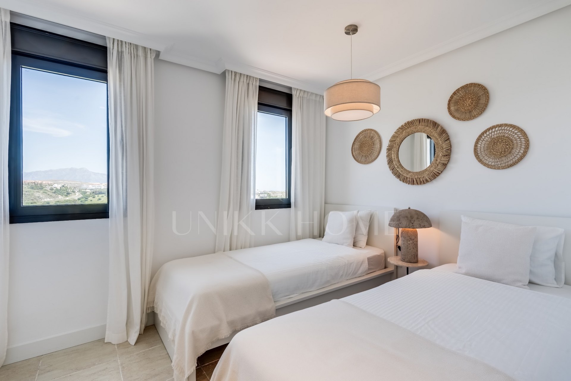 Ático Dúplex de Lujo con Vistas Panorámicas al Mar en Sunset Golf, Estepona