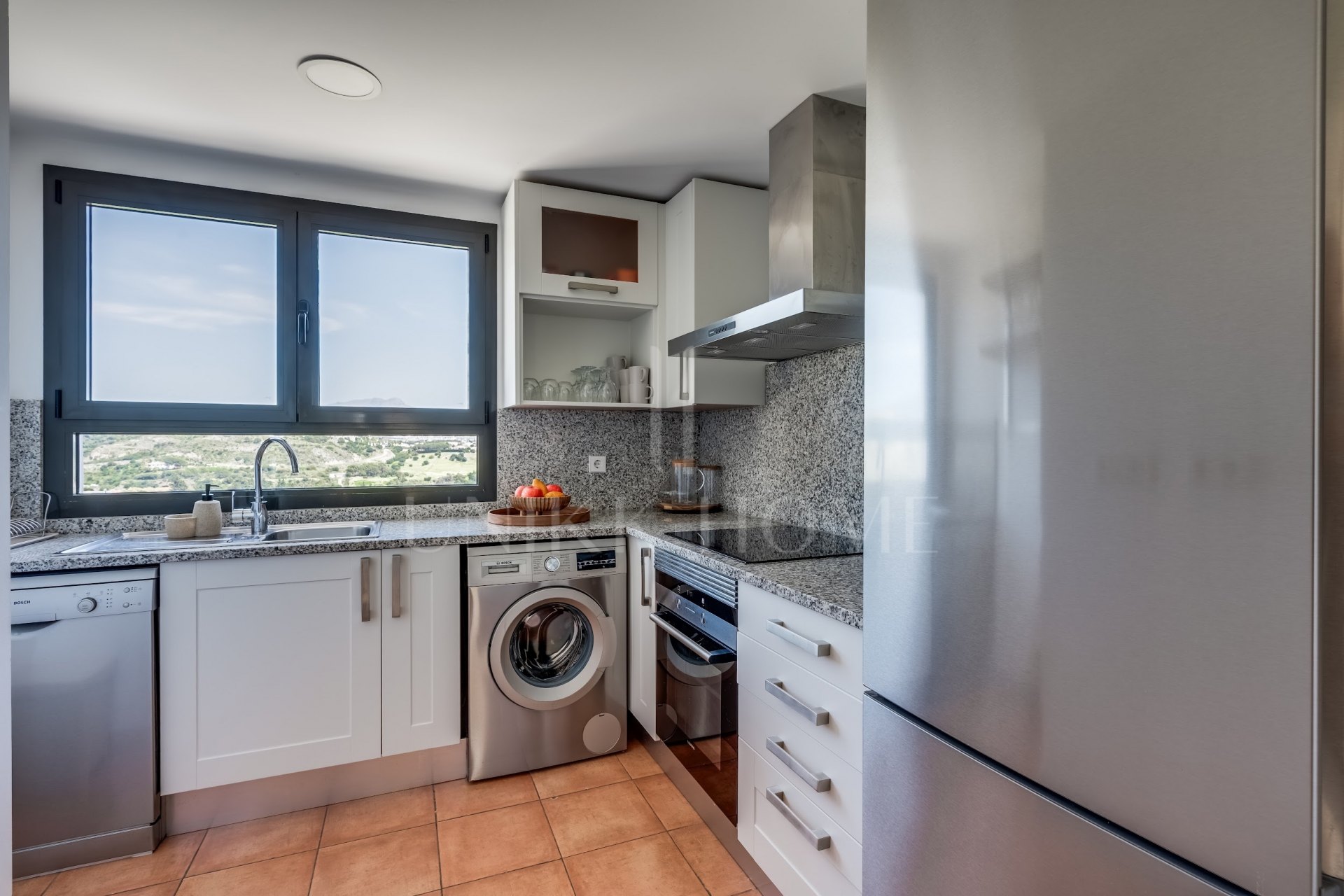 Ático Dúplex de Lujo con Vistas Panorámicas al Mar en Sunset Golf, Estepona