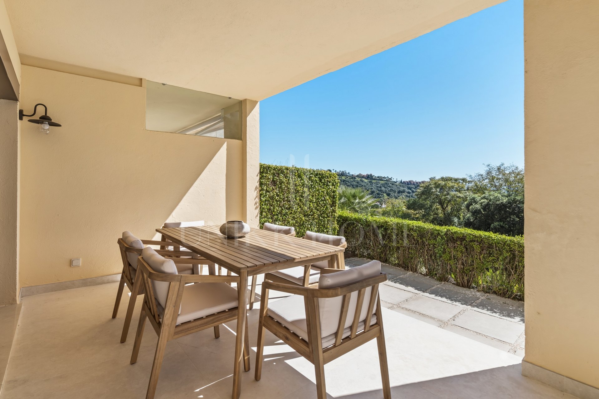 Stunning Recently Renovated 3-Bedroom Apartment in Los Pinos, Los Arqueros