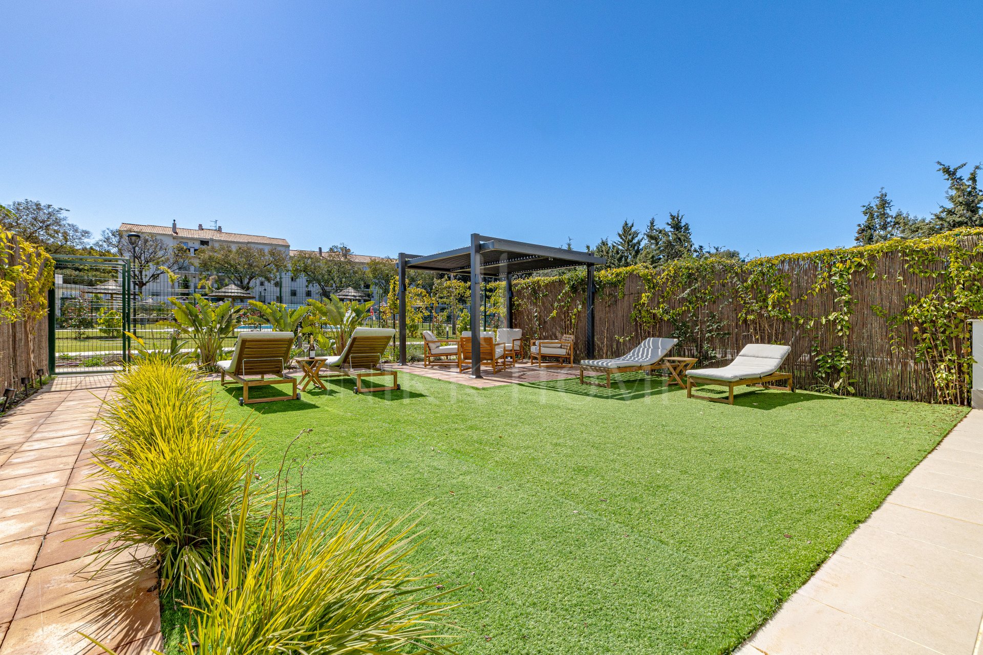 Brand-New 2-Bed Ground-Floor Apartment with Large Garden in Aranya, Estepona