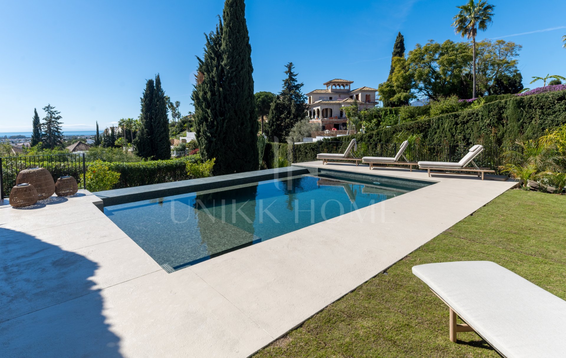 Elegant Renovated Villa with Panoramic Sea Views in El Paraíso Alto, Benahavís