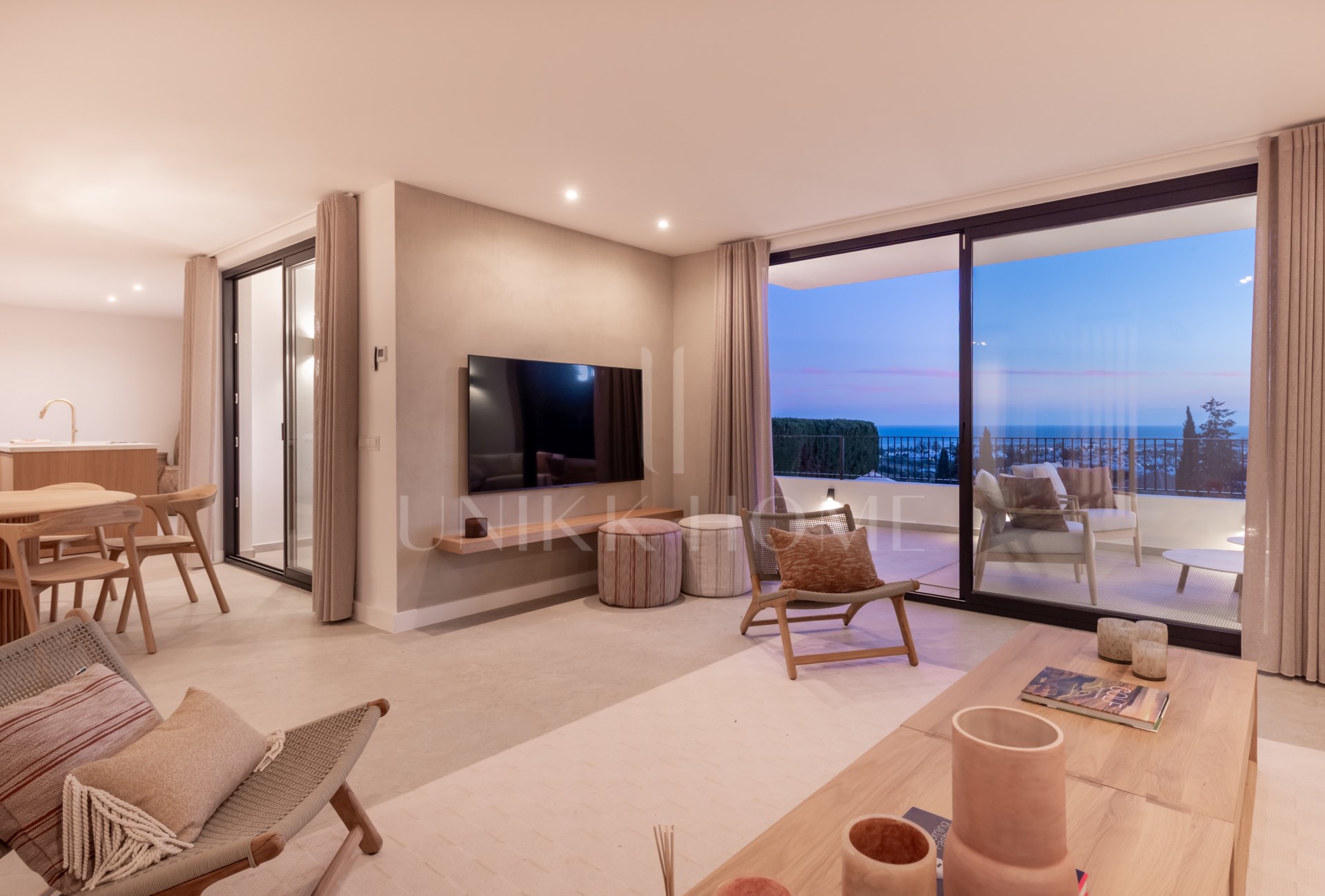 Elegant Renovated Villa with Panoramic Sea Views in El Paraíso Alto, Benahavís