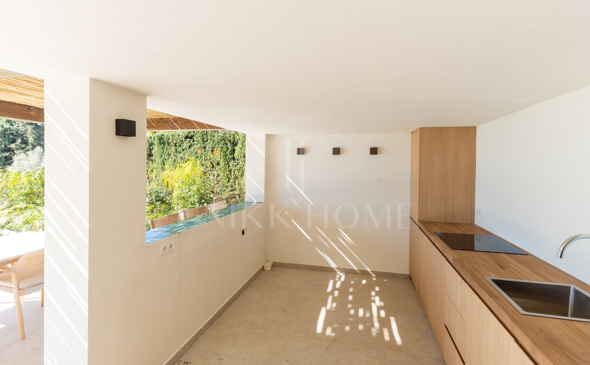 Elegant Renovated Villa with Panoramic Sea Views in El Paraíso Alto, Benahavís