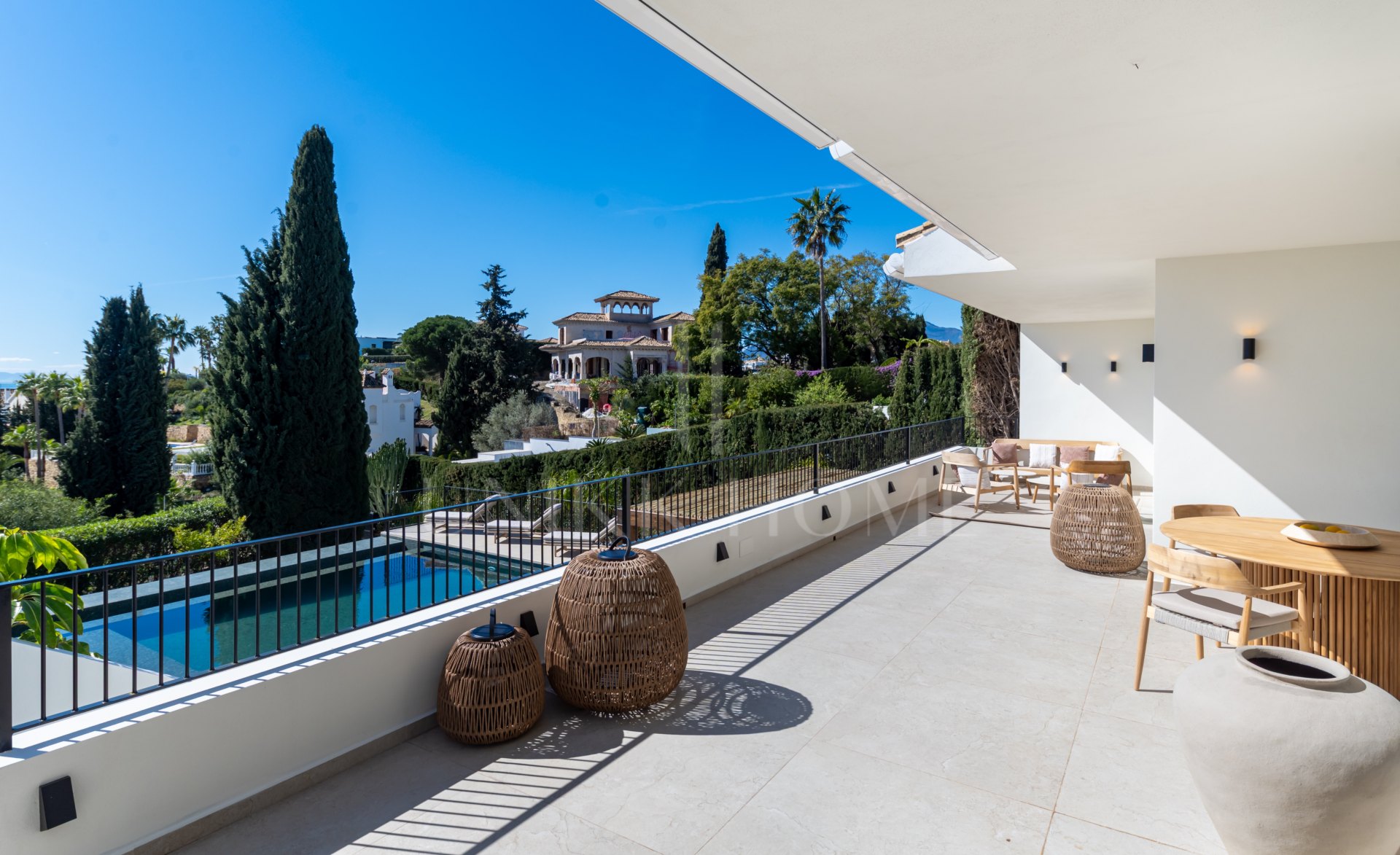 Elegant Renovated Villa with Panoramic Sea Views in El Paraíso Alto, Benahavís