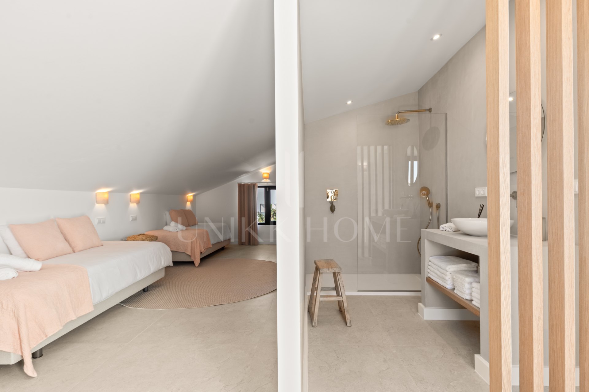 Elegant Renovated Villa with Panoramic Sea Views in El Paraíso Alto, Benahavís