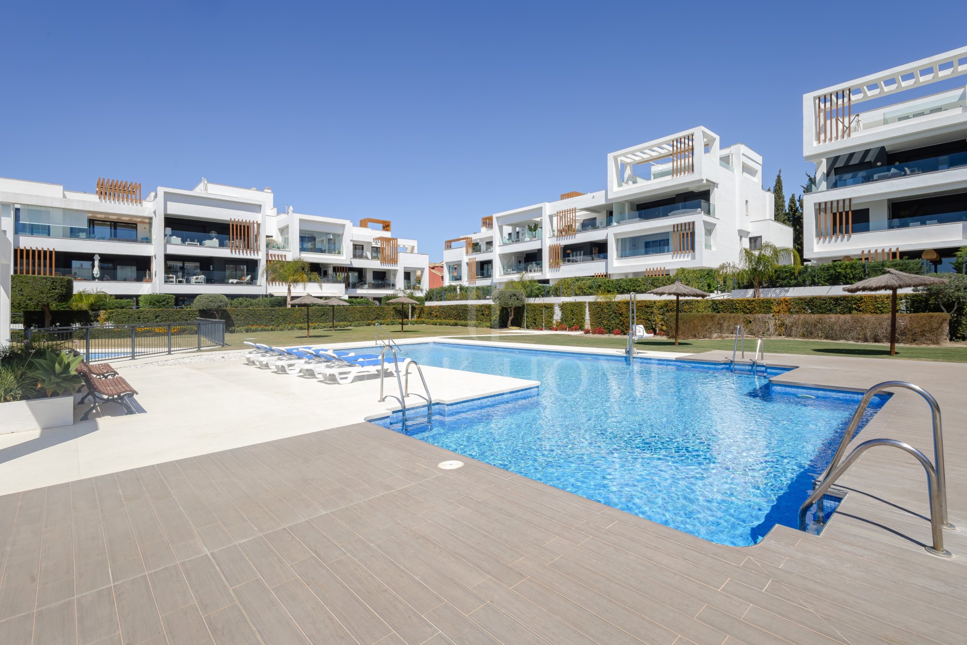 Beautiful 2-Bedroom Apartment in Miradores del Sol, Estepona