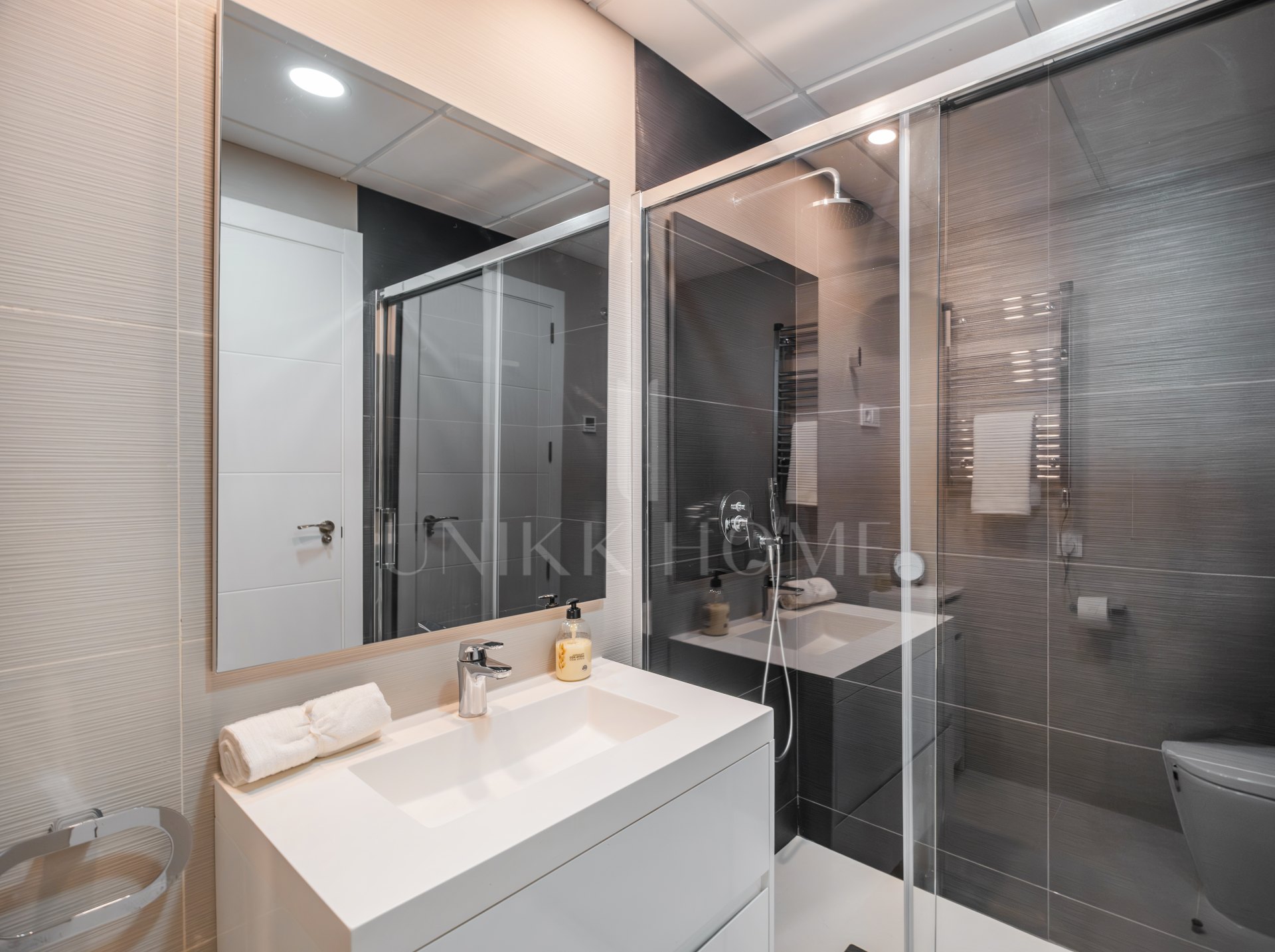 Beautiful 2-Bedroom Apartment in Miradores del Sol, Estepona