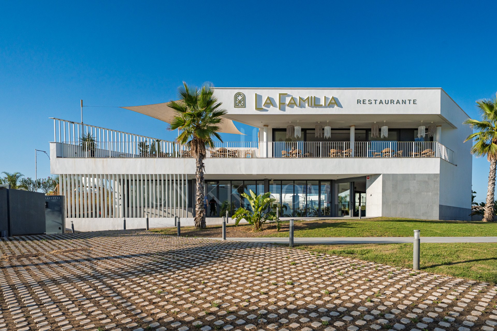 Brand New 3-Bedroom Apartment with Sea & Mountain Views – New Golden Mile