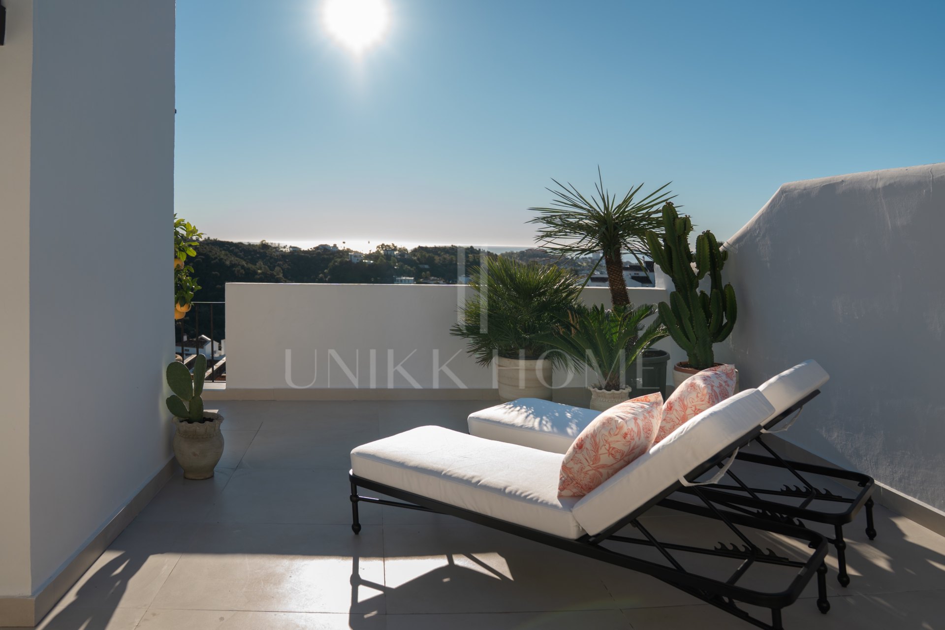 Impresionante ático dúplex con vistas panorámicas al mar y piscina privada tipo plunge en La Quinta