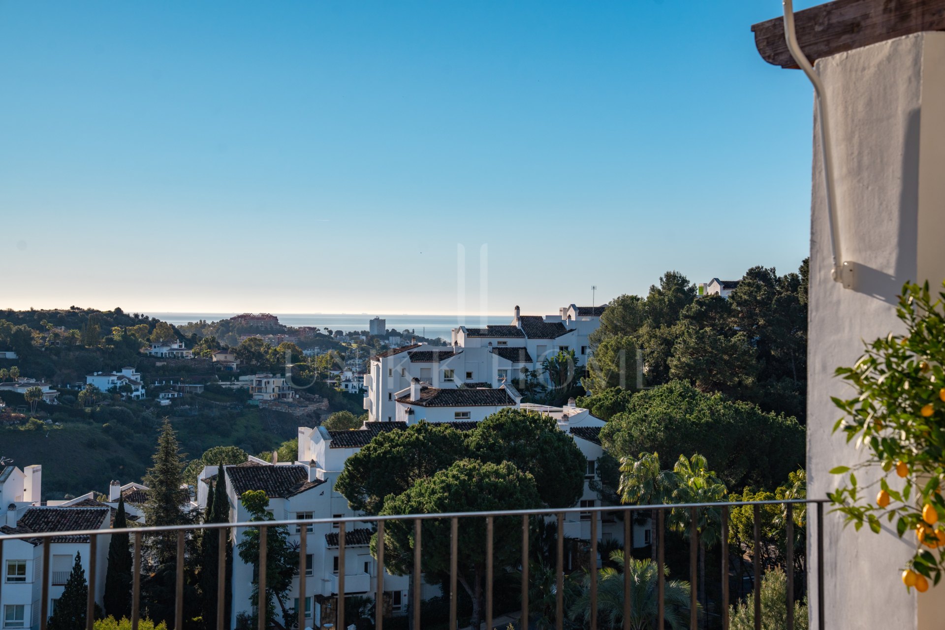Impresionante ático dúplex con vistas panorámicas al mar y piscina privada tipo plunge en La Quinta