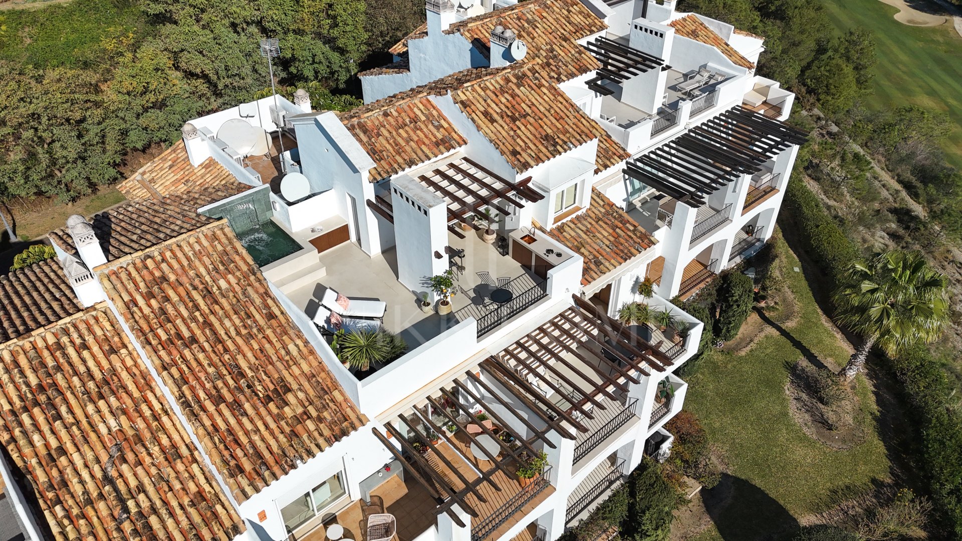 Impresionante ático dúplex con vistas panorámicas al mar y piscina privada tipo plunge en La Quinta