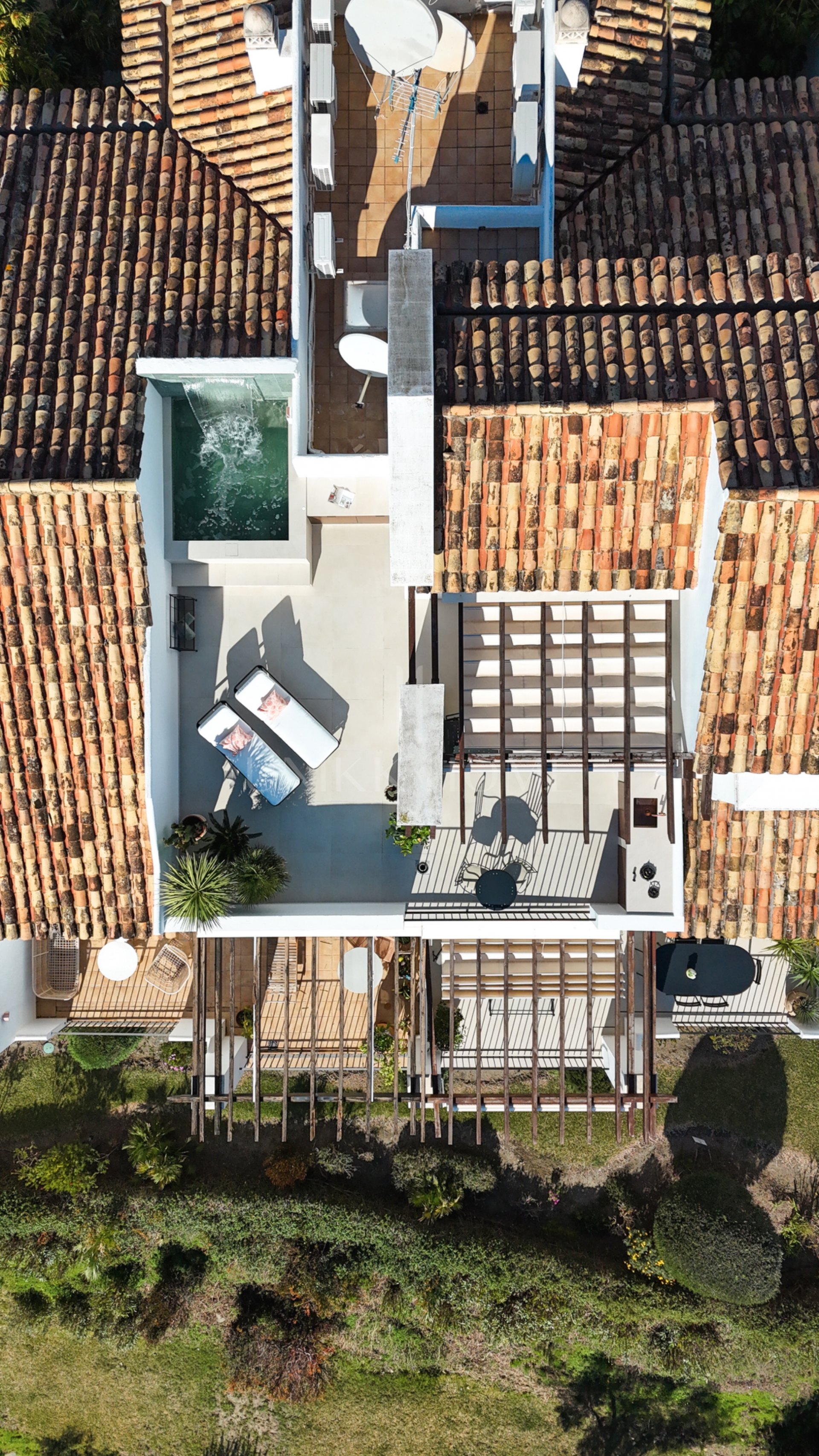 Impresionante ático dúplex con vistas panorámicas al mar y piscina privada tipo plunge en La Quinta