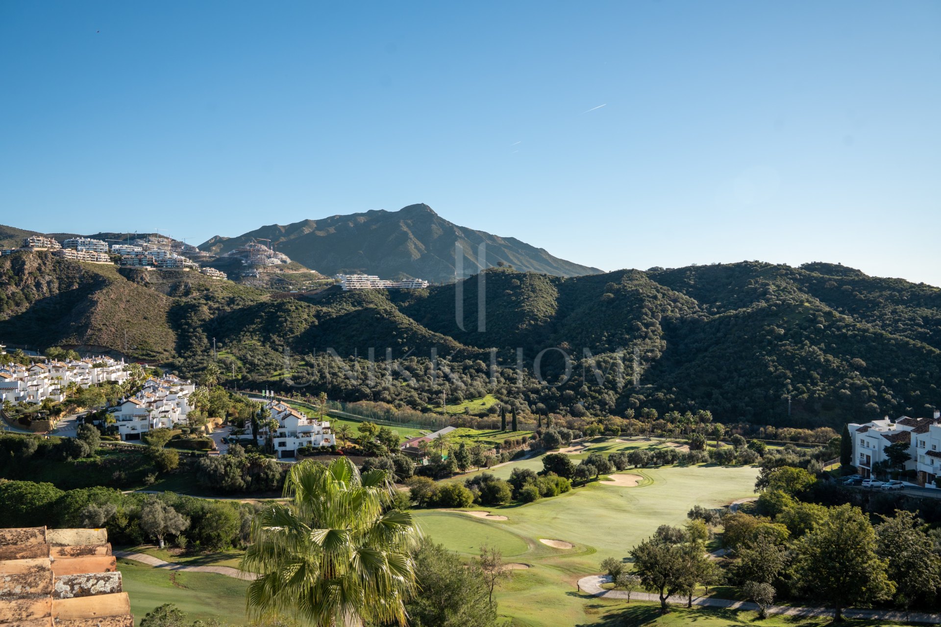 Impresionante ático dúplex con vistas panorámicas al mar y piscina privada tipo plunge en La Quinta