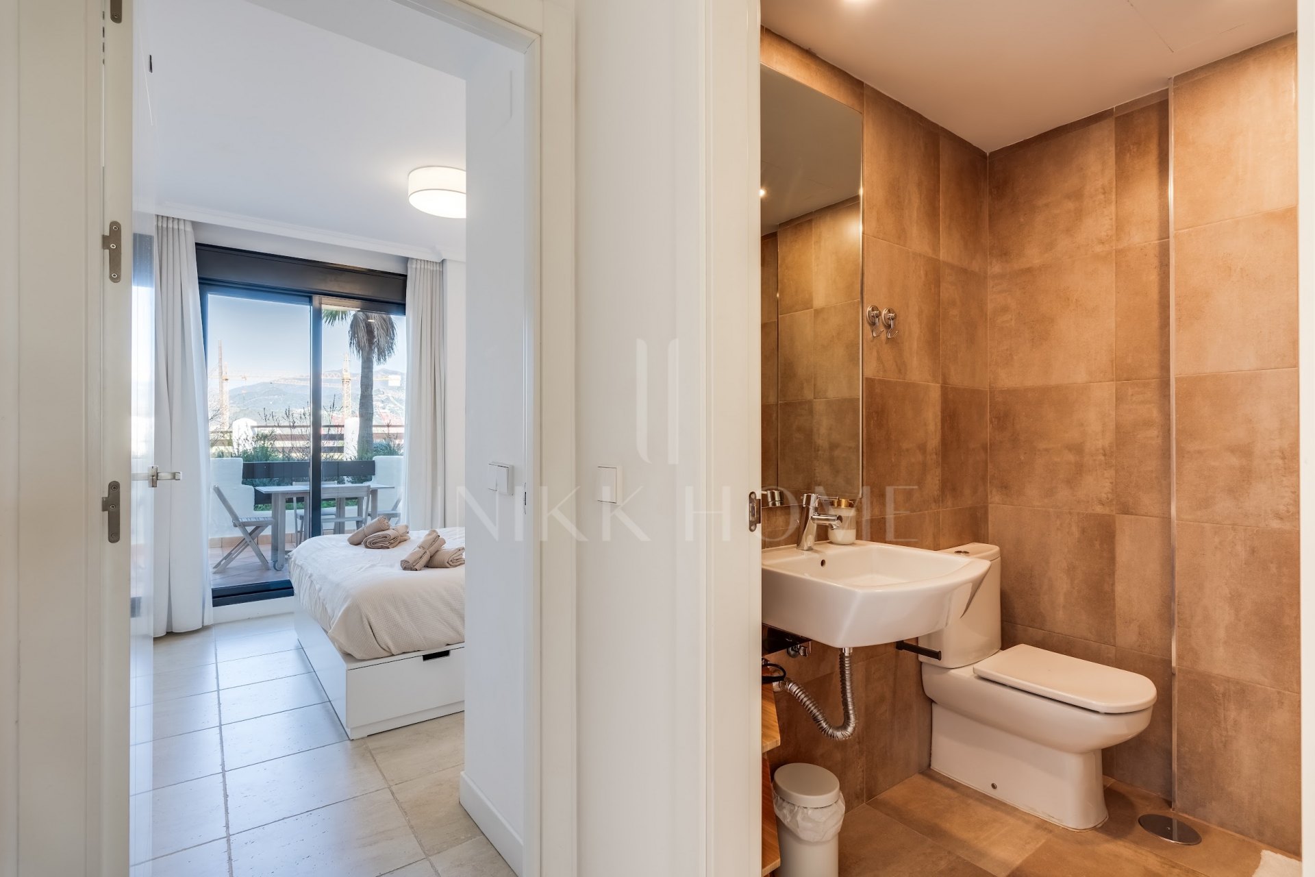 Apartamento en Planta Baja con Jardín Privado y Licencia Turística en Sunset Golf, Estepona