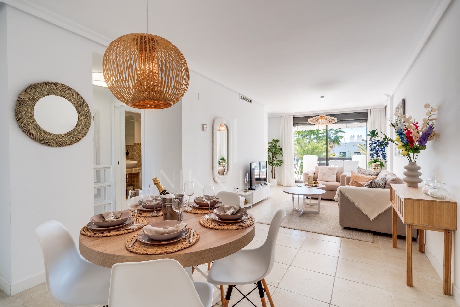 Apartamento en Planta Baja con Jardín Privado y Licencia Turística en Sunset Golf, Estepona