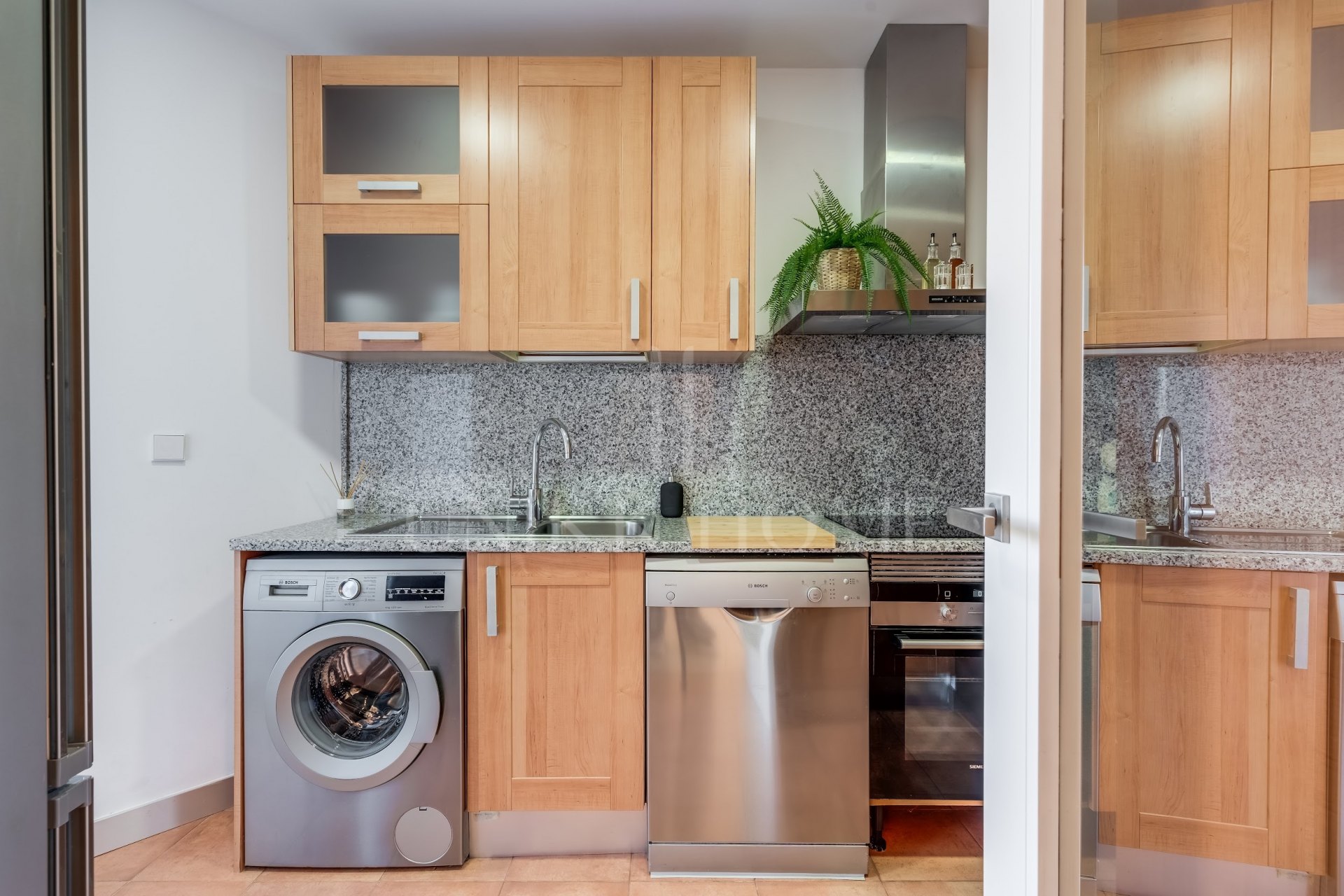 Apartamento en Planta Baja con Jardín Privado y Licencia Turística en Sunset Golf, Estepona