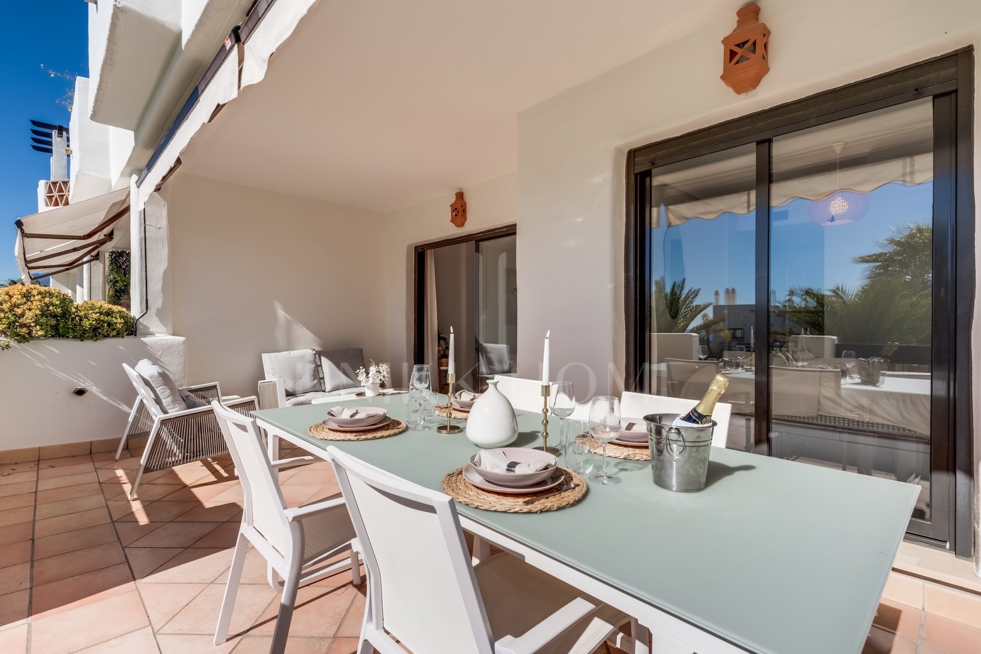 Apartamento en Planta Baja con Jardín Privado y Licencia Turística en Sunset Golf, Estepona